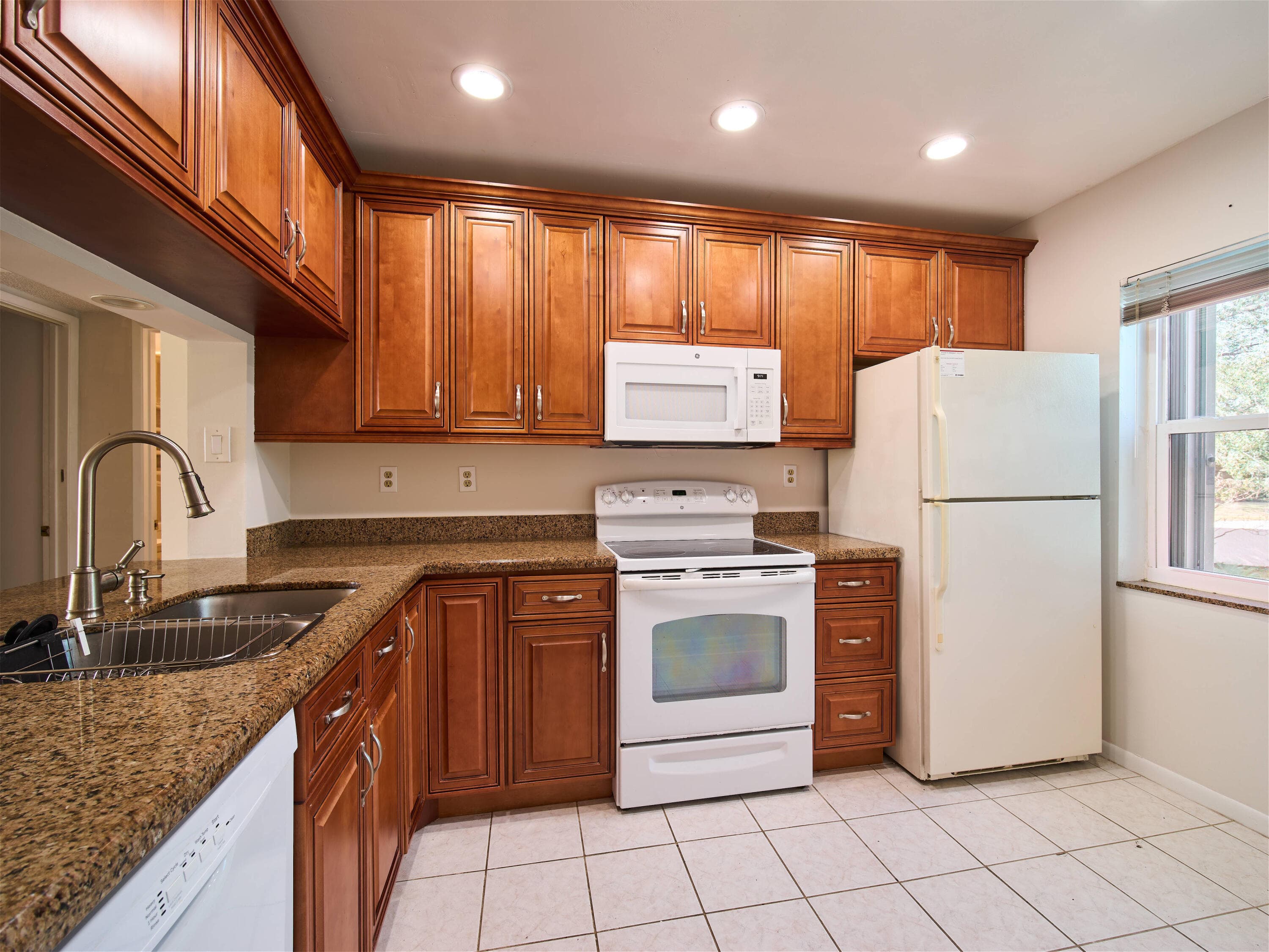 12790 Briarlake Drive 204, Palm Beach Gardens, FL 33418 — photo 11 of 42