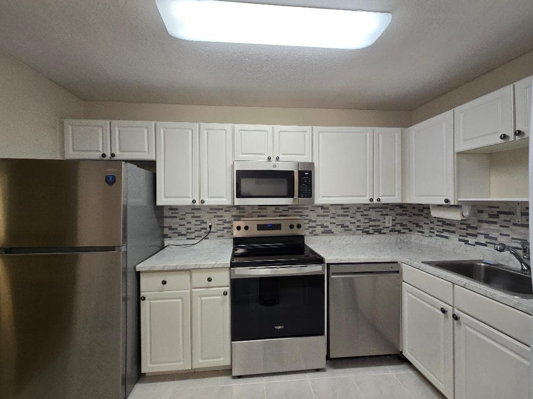 126 Sparrow Drive 22a, Royal Palm Beach, FL 33411 — photo 9 of 52