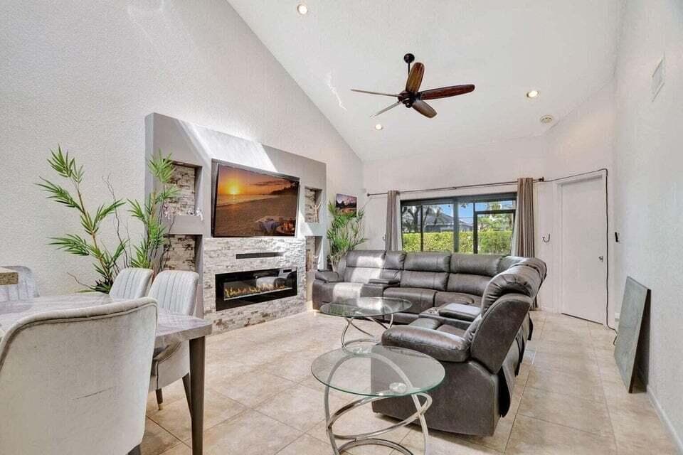 8353 Waterford Avenue, Tamarac, FL 33321 — photo 4 of 42