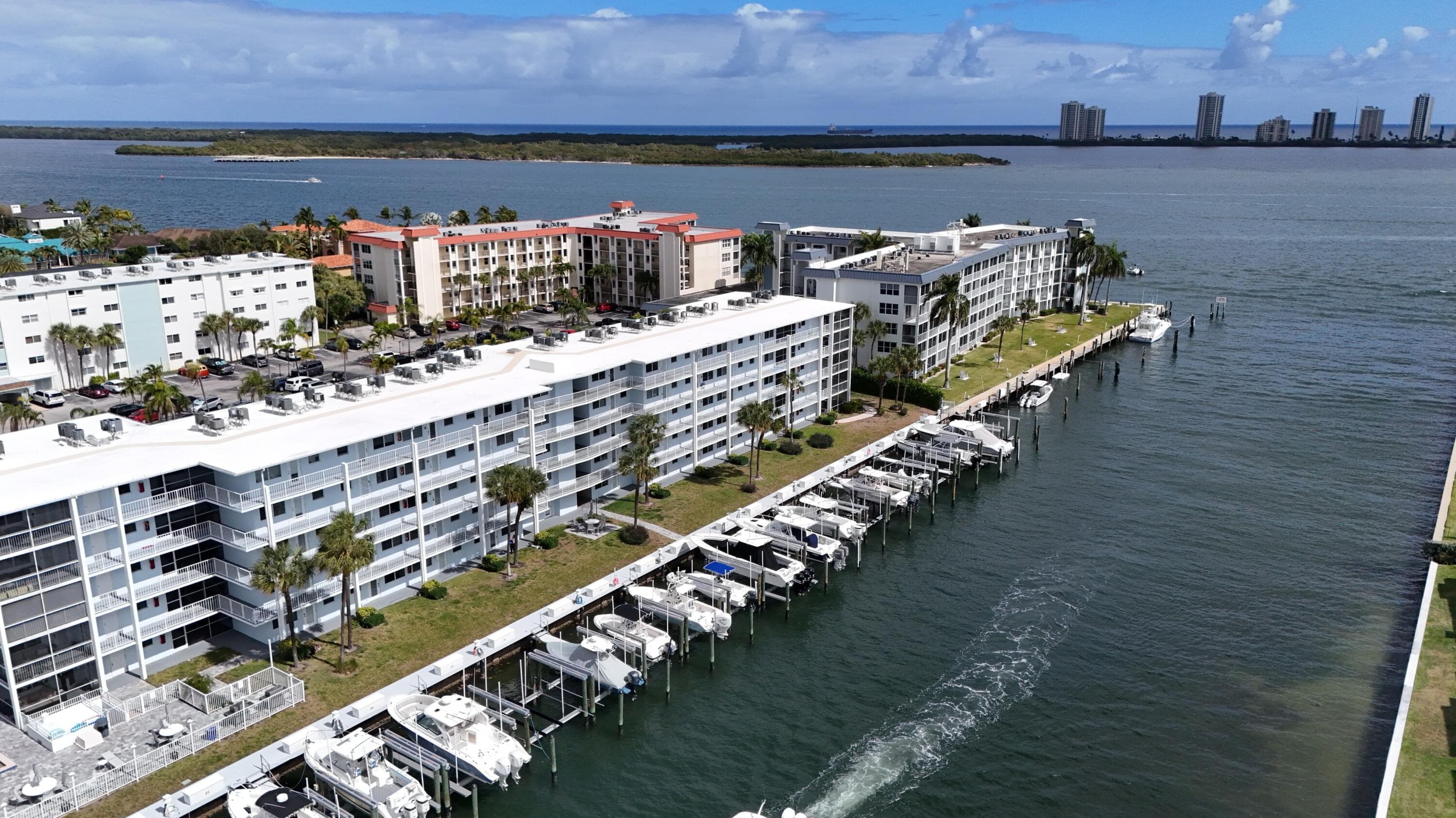 104 Paradise Harbour Boulevard 114, North Palm Beach, FL 33408 — photo 6 of 40