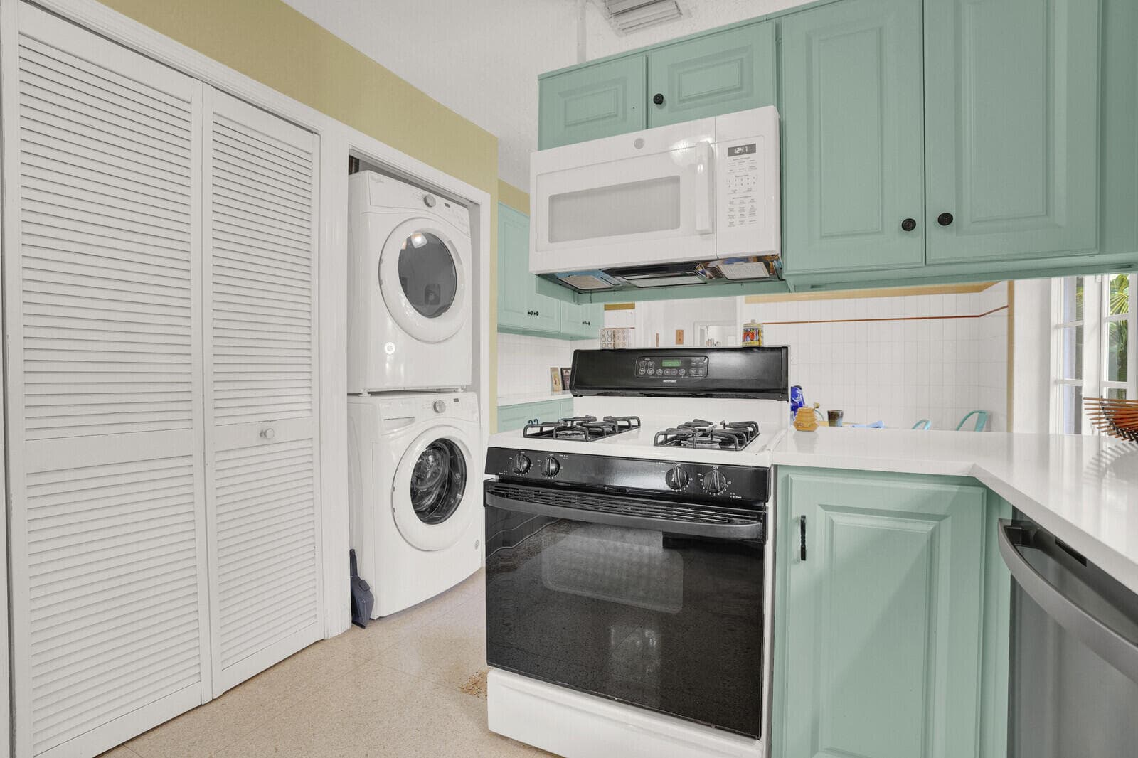 417 N 12th Avenue N, Lake Worth, FL 33460 — photo 14 of 42
