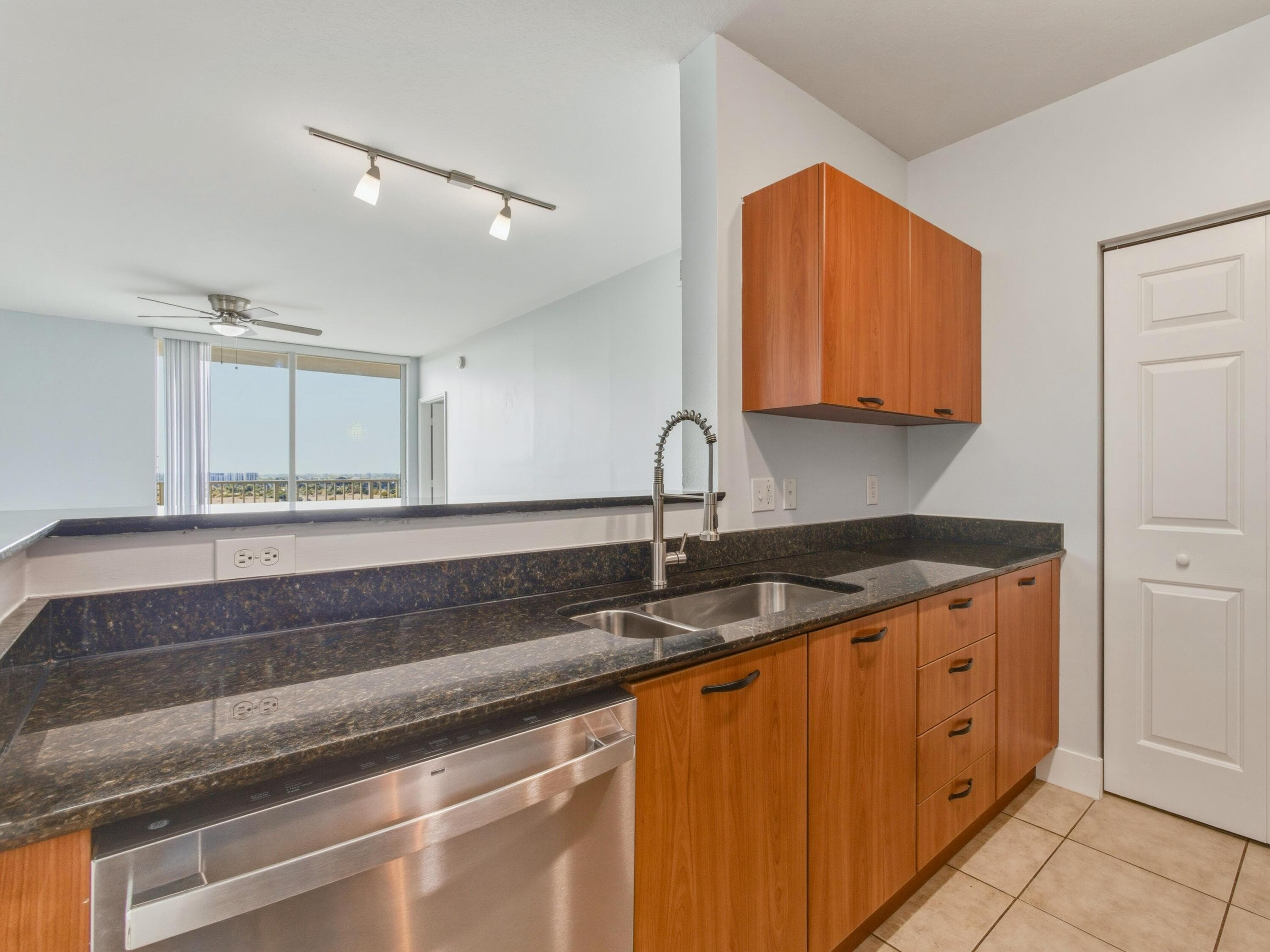625 Casa Loma Boulevard 1206, Boynton Beach, FL 33435 — photo 8 of 43
