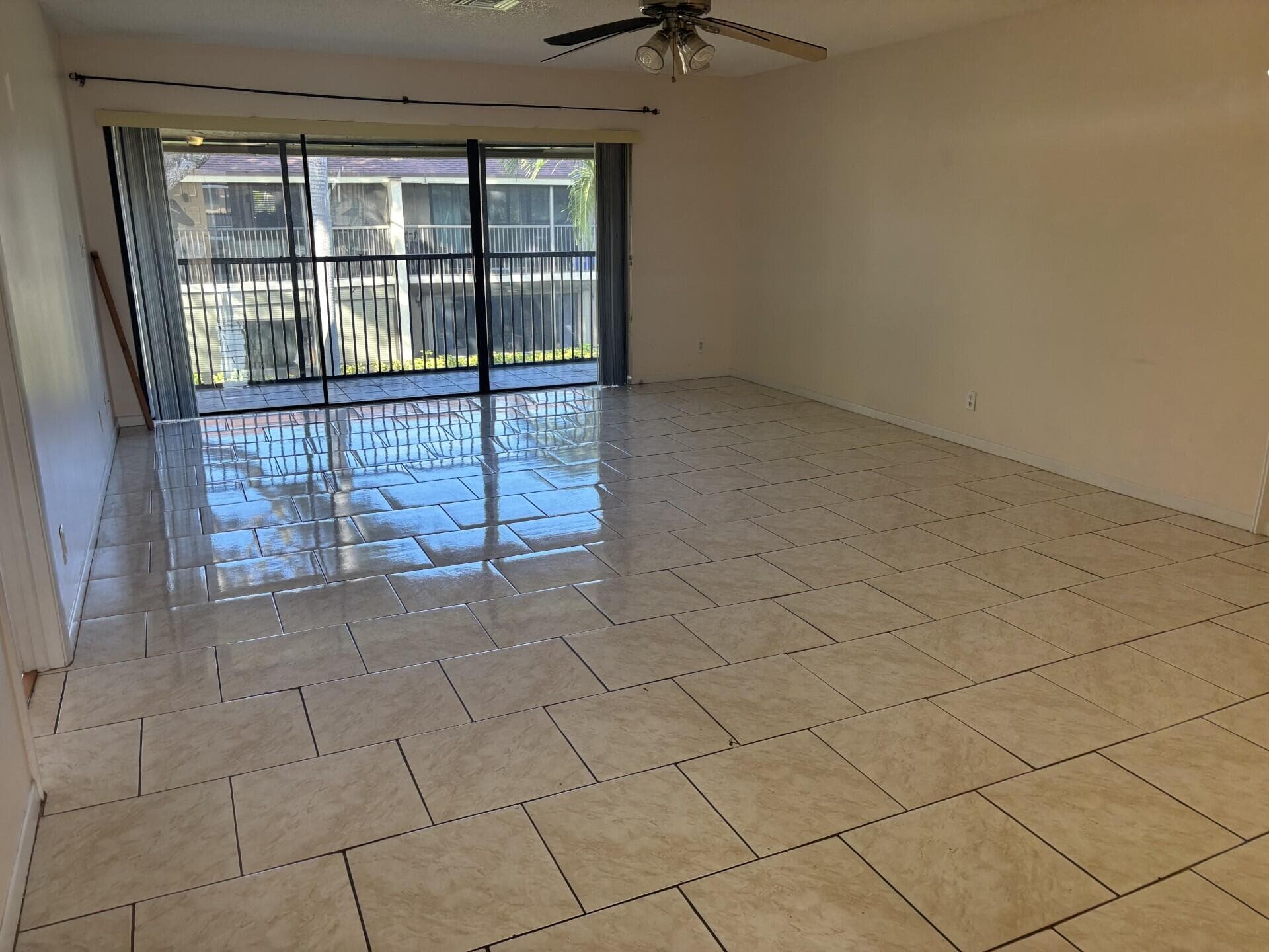 110 SE 7th St- Unit 5 Bldg 110, Deerfield Beach, FL 33441 — photo 4 of 18