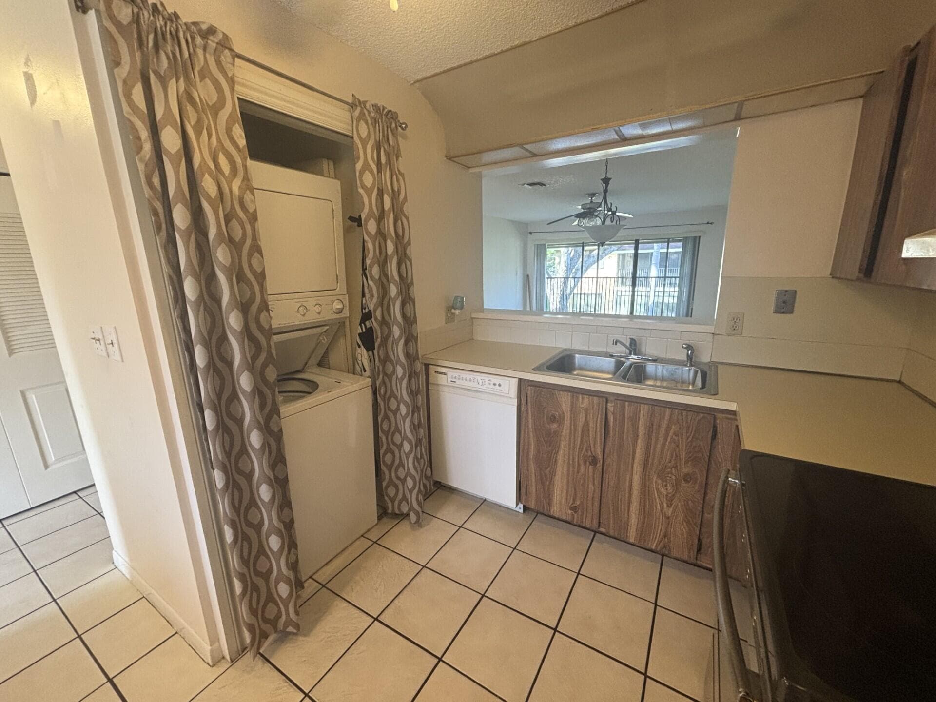110 SE 7th St- Unit 5 Bldg 110, Deerfield Beach, FL 33441 — photo 9 of 18