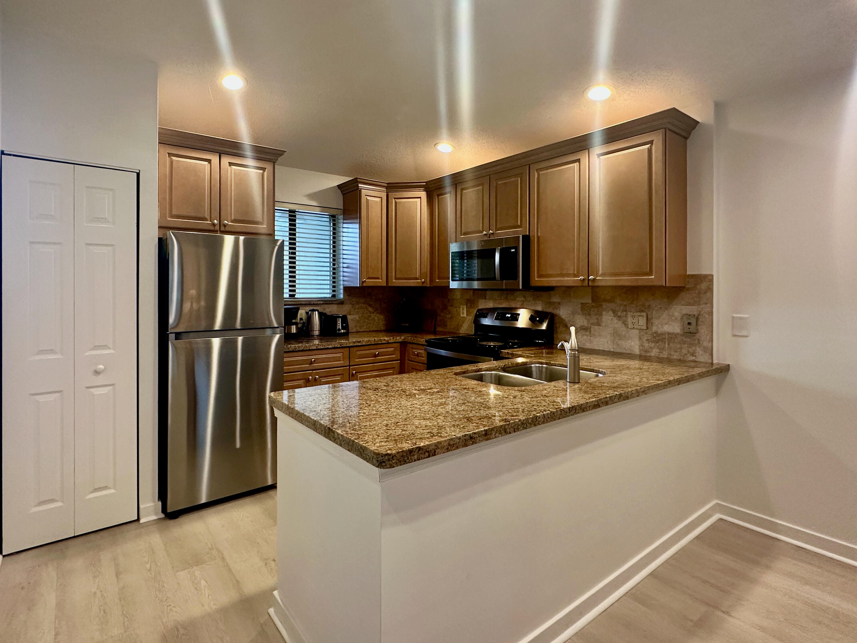 402 Club Drive, Palm Beach Gardens, FL 33418 — photo 4 of 11