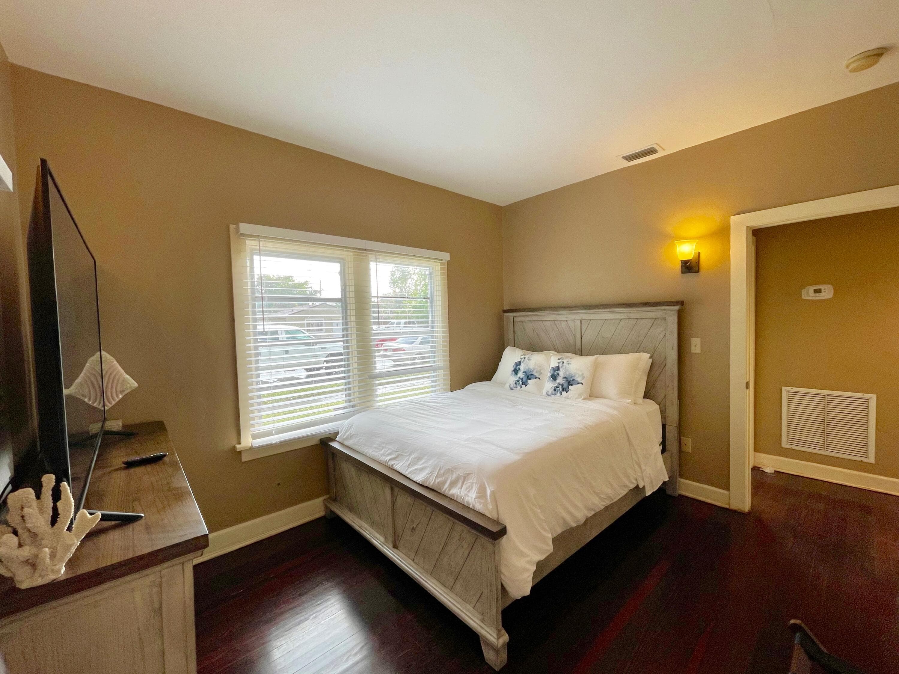 5555 Garden Avenue Sfh With A Detached Apt. Bldg., West Palm Beach, FL 33405 — photo 15 of 39