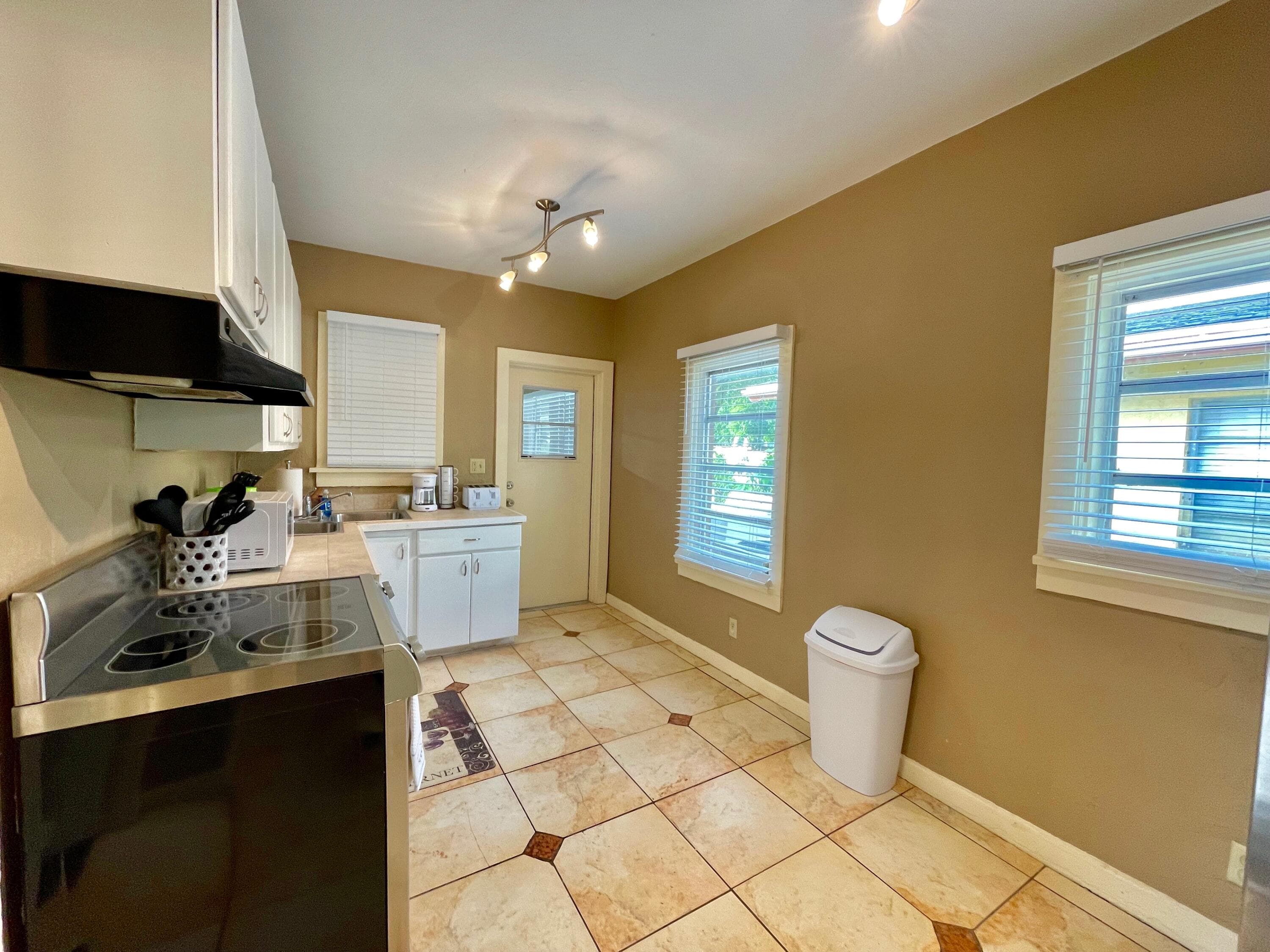 5555 Garden Avenue Sfh With A Detached Apt. Bldg., West Palm Beach, FL 33405 — photo 11 of 39