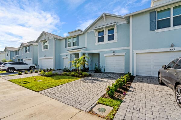 419 Salisbury Circle, Fort Pierce, FL 34982 — photo 3 of 27