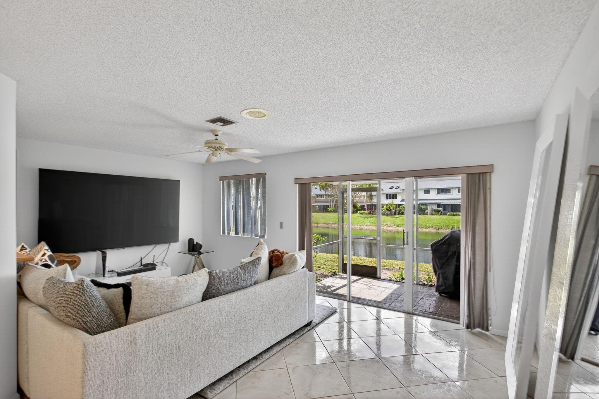 2274 Discovery Circle W 2274, Deerfield Beach, FL 33442 — photo 4 of 21
