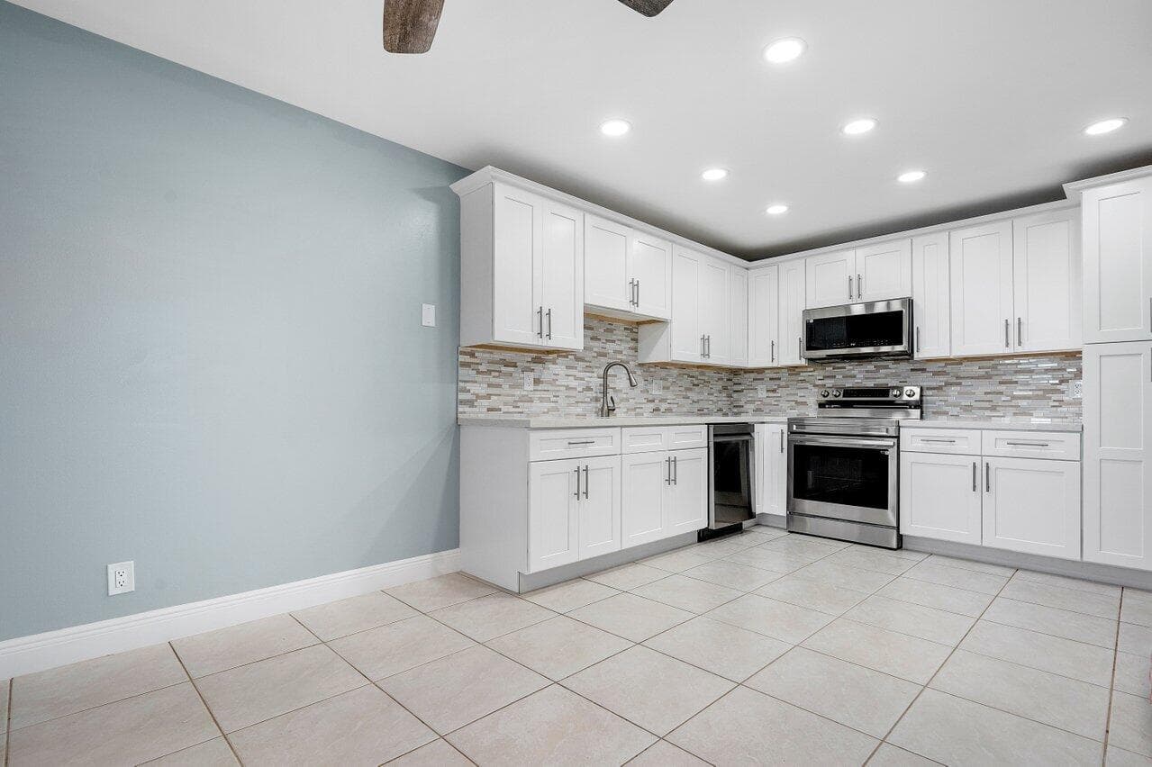 1740 NW 19th Terrace 204, Delray Beach, FL 33445 — photo 4 of 33