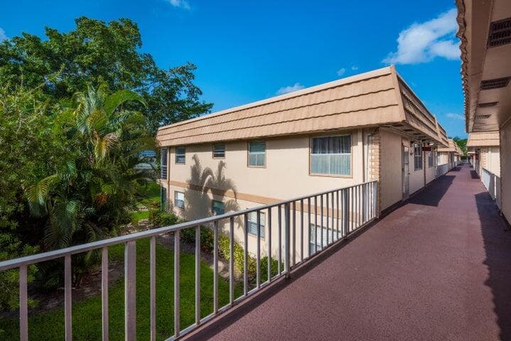 657 Brittany N, Delray Beach, FL 33446 — photo 2 of 41