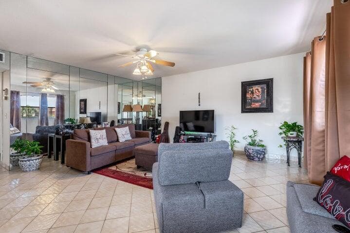657 Brittany N, Delray Beach, FL 33446 — photo 4 of 41