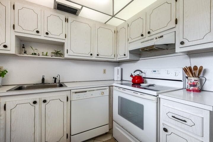 657 Brittany N, Delray Beach, FL 33446 — photo 11 of 41