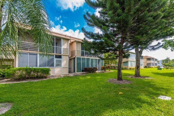 657 Brittany N, Delray Beach, FL 33446 — photo 28 of 41