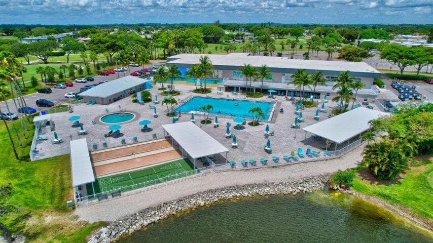657 Brittany N, Delray Beach, FL 33446 — photo 32 of 41