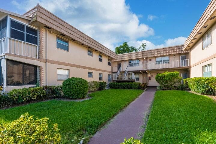657 Brittany N, Delray Beach, FL 33446 — photo 29 of 42