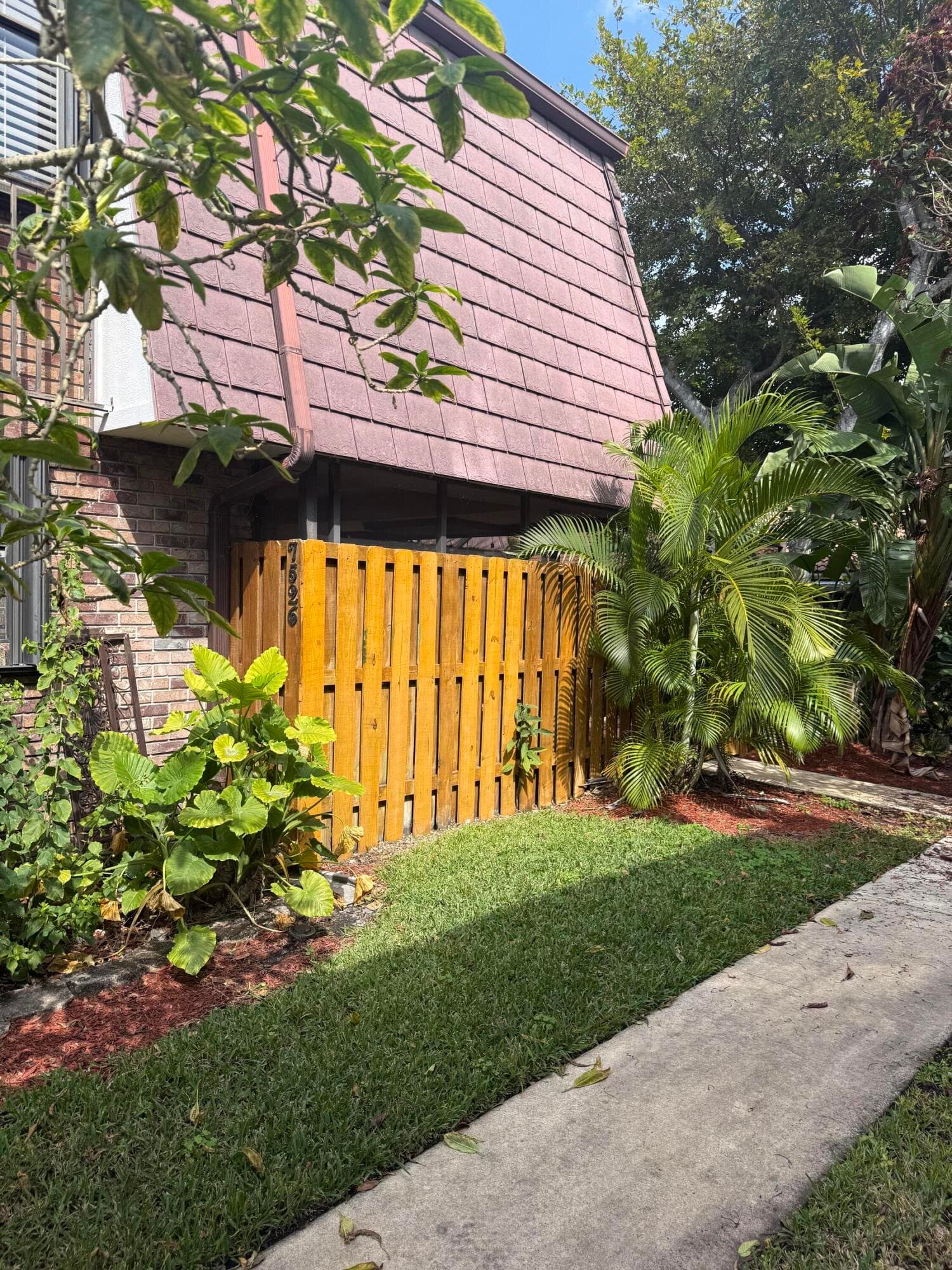 7526 Courtyard Run E, Boca Raton, FL 33433 — photo 2 of 16