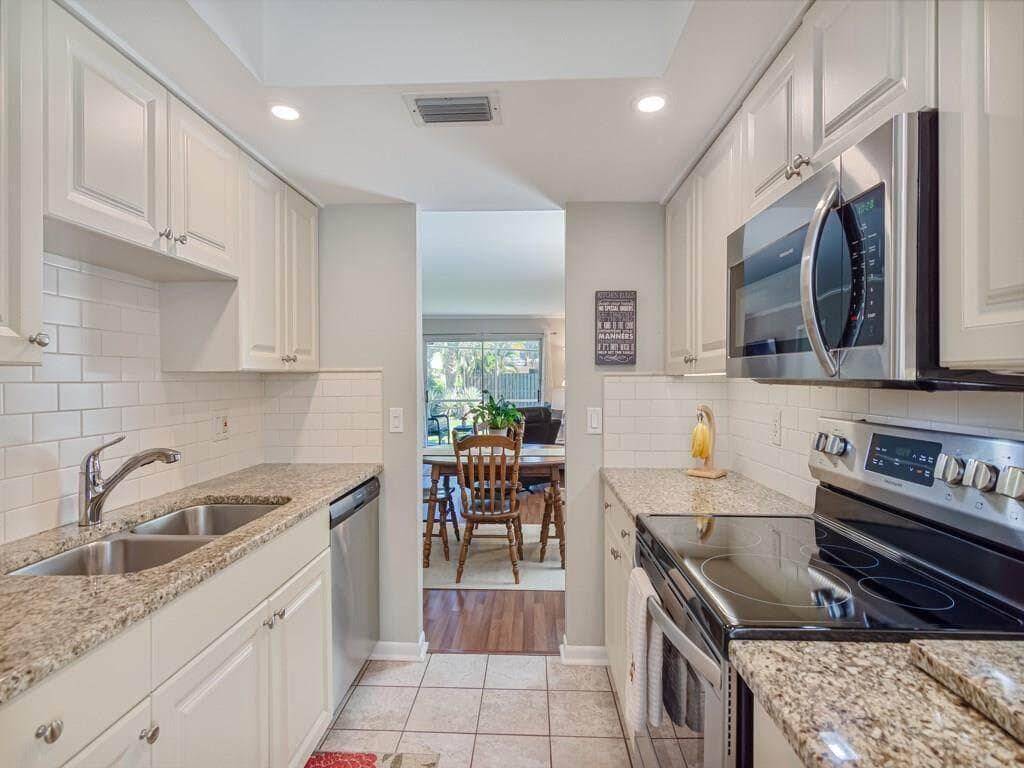 1166 6th Avenue B7, Vero Beach, FL 32960 — photo 8 of 22