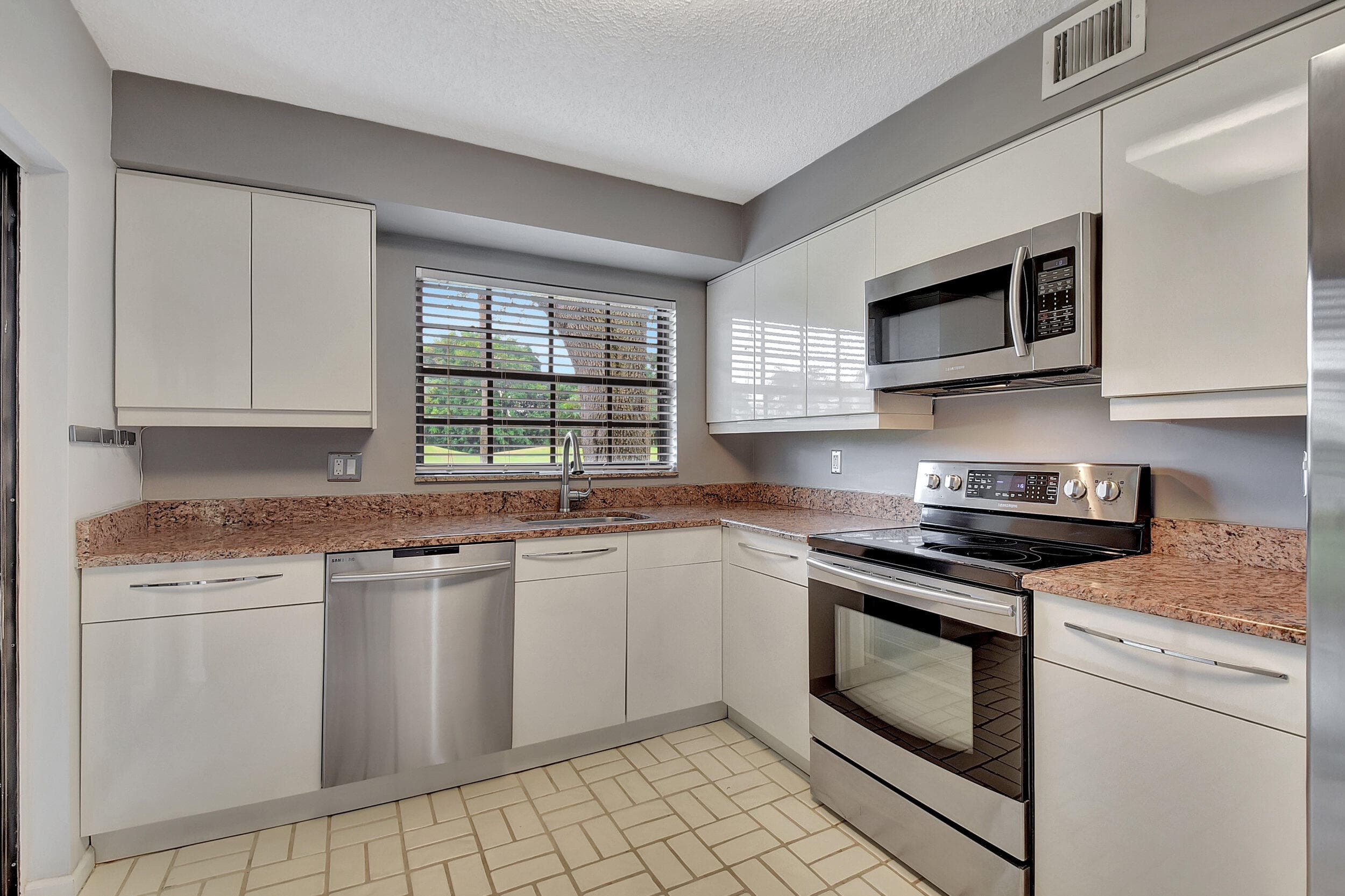 17396 Boca Club Boulevard 104, Boca Raton, FL 33487 — photo 5 of 40