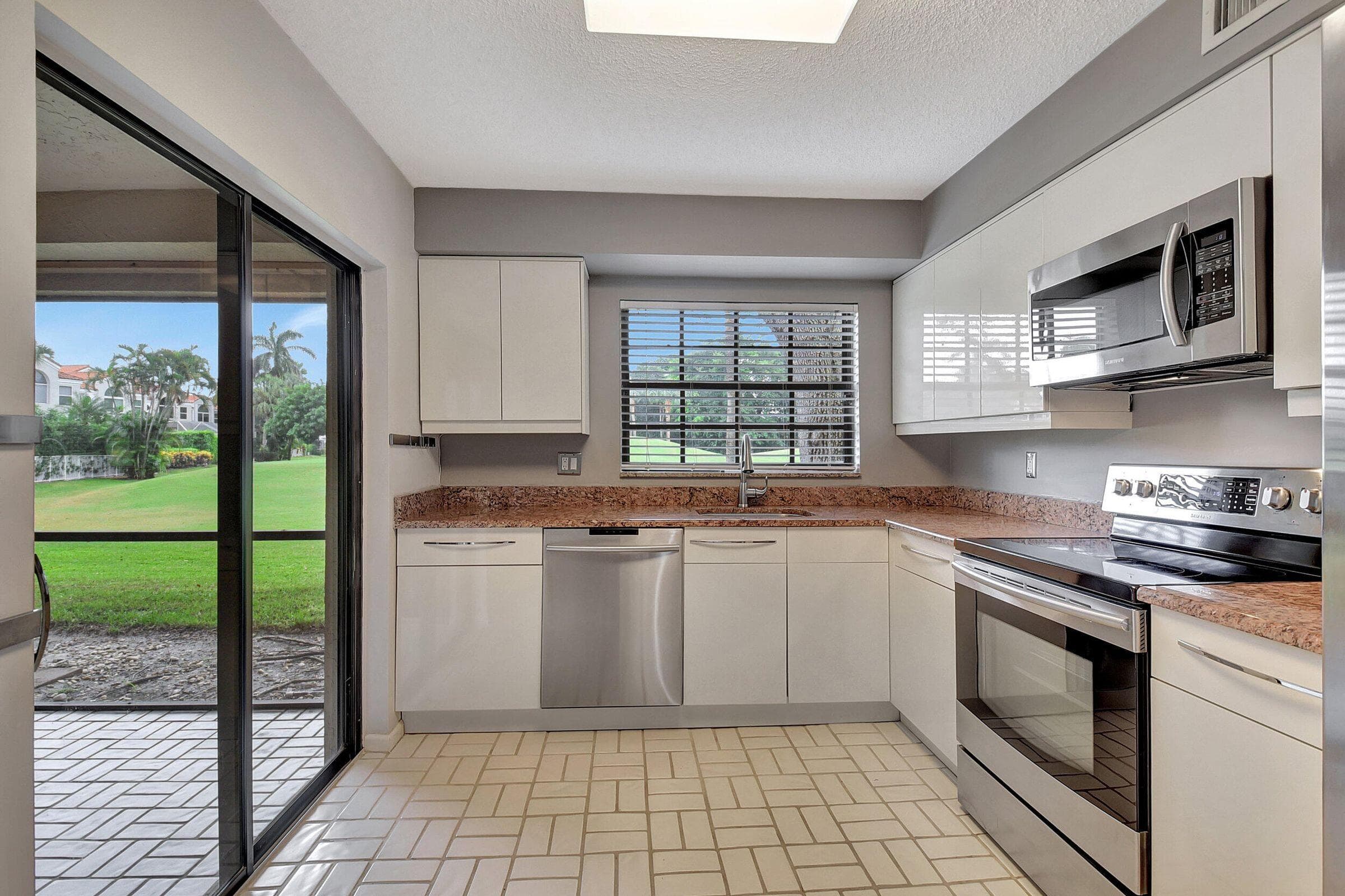 17396 Boca Club Boulevard 104, Boca Raton, FL 33487 — photo 5 of 26