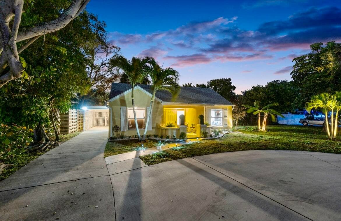 727 S Lake Drive, Lantana, FL 33462 — photo 4 of 41