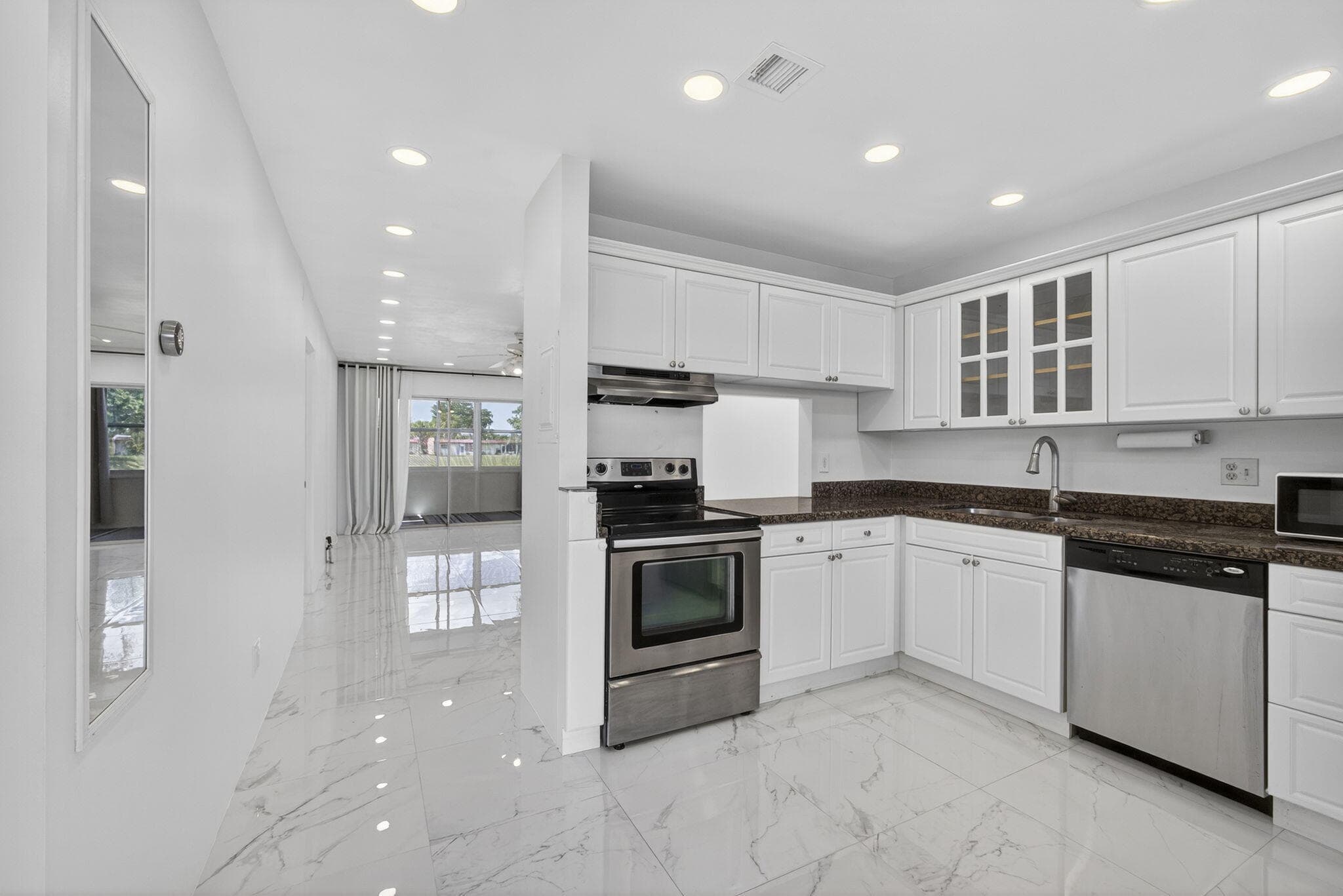 105 Lake Irene Drive, West Palm Beach, FL 33411 — photo 3 of 40