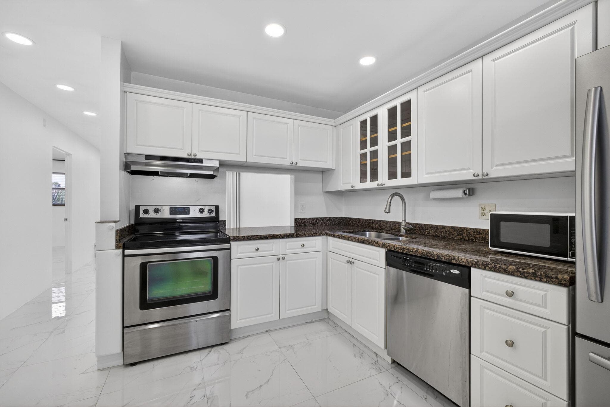 105 Lake Irene Drive, West Palm Beach, FL 33411 — photo 5 of 40