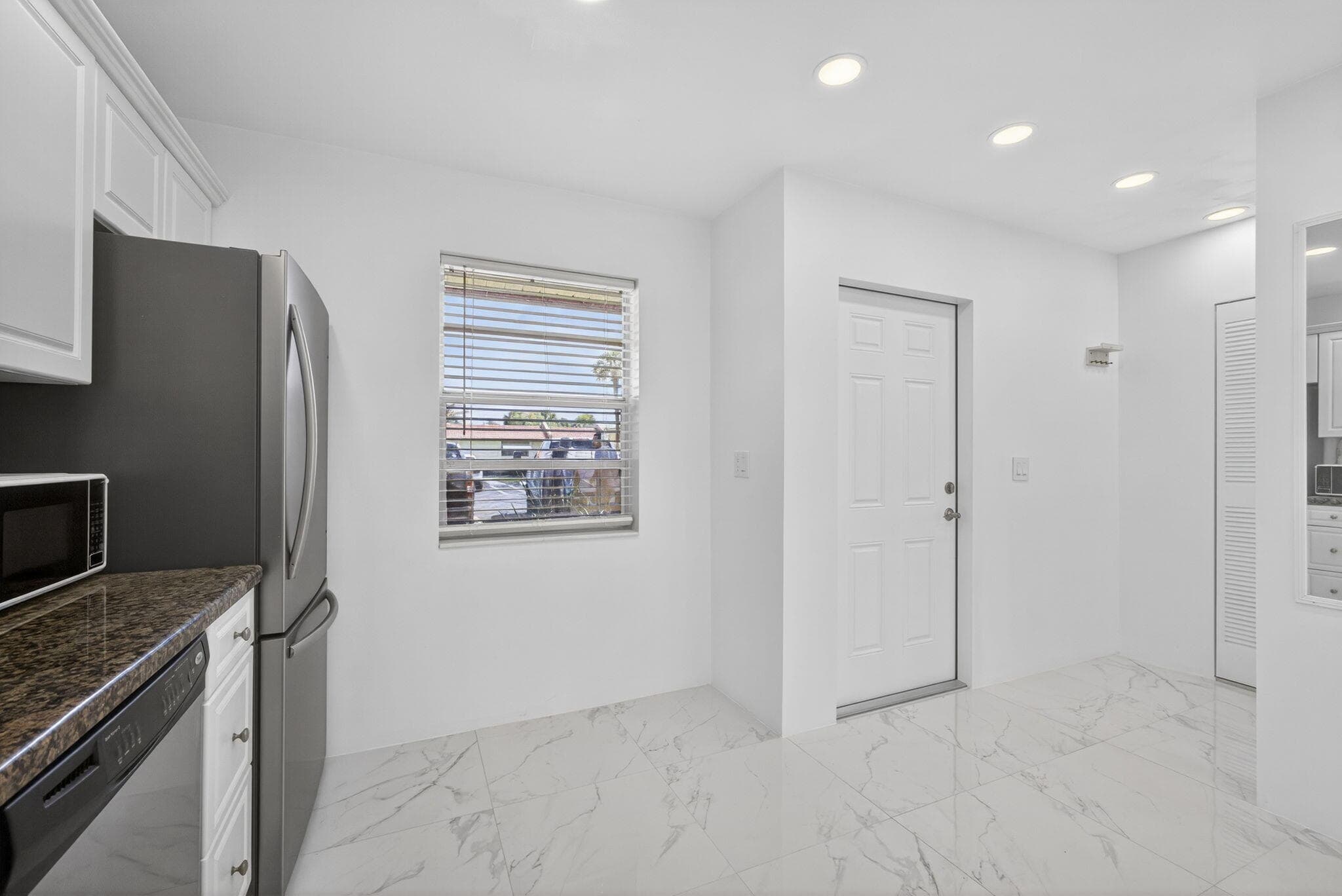 105 Lake Irene Drive, West Palm Beach, FL 33411 — photo 6 of 40