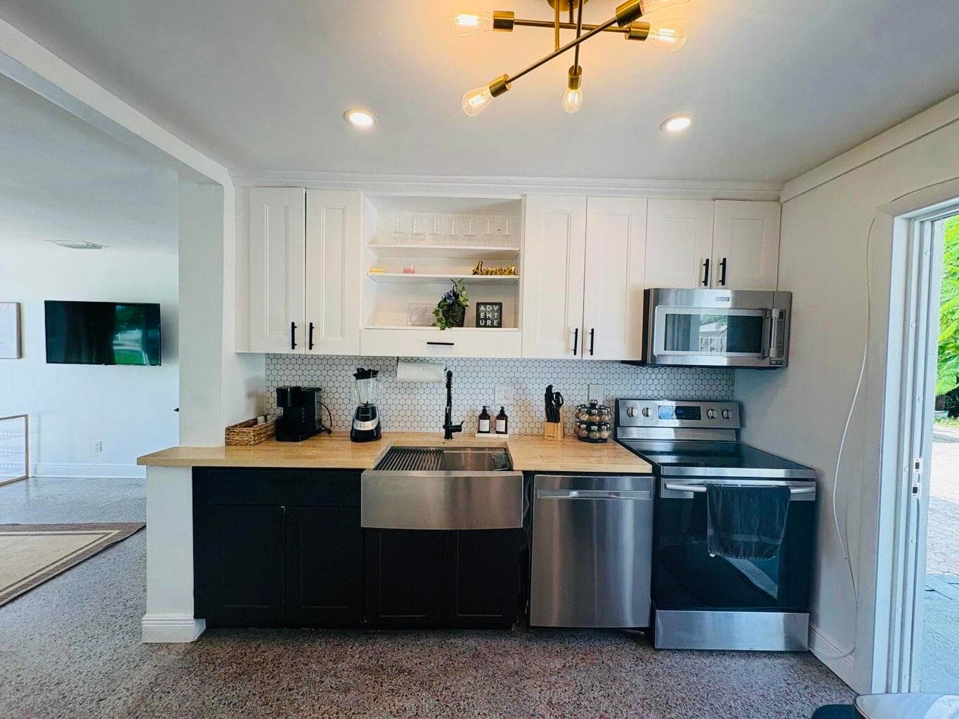 2711 NE 11th Terrace, Pompano Beach, FL 33064 — photo 3 of 20