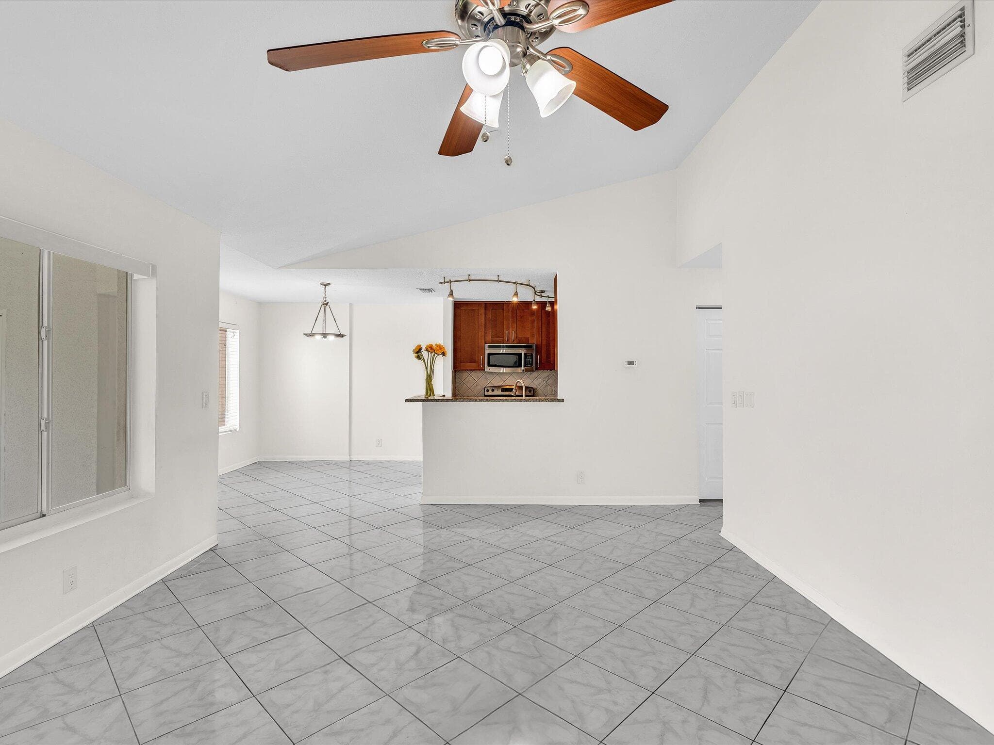 815 W Boynton Beach Boulevard 16-205, Boynton Beach, FL 33426 — photo 8 of 58