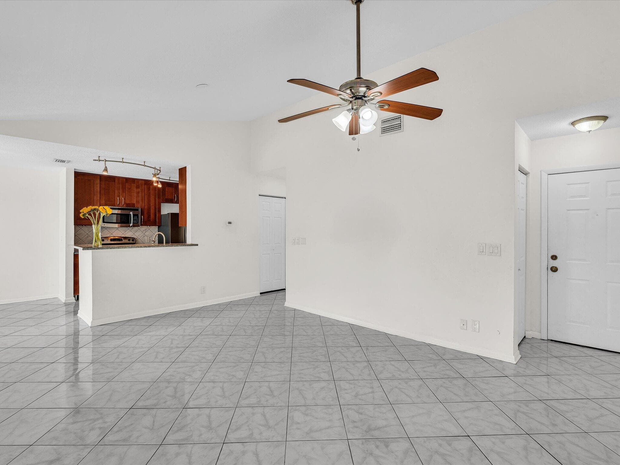 815 W Boynton Beach Boulevard 16-205, Boynton Beach, FL 33426 — photo 9 of 58