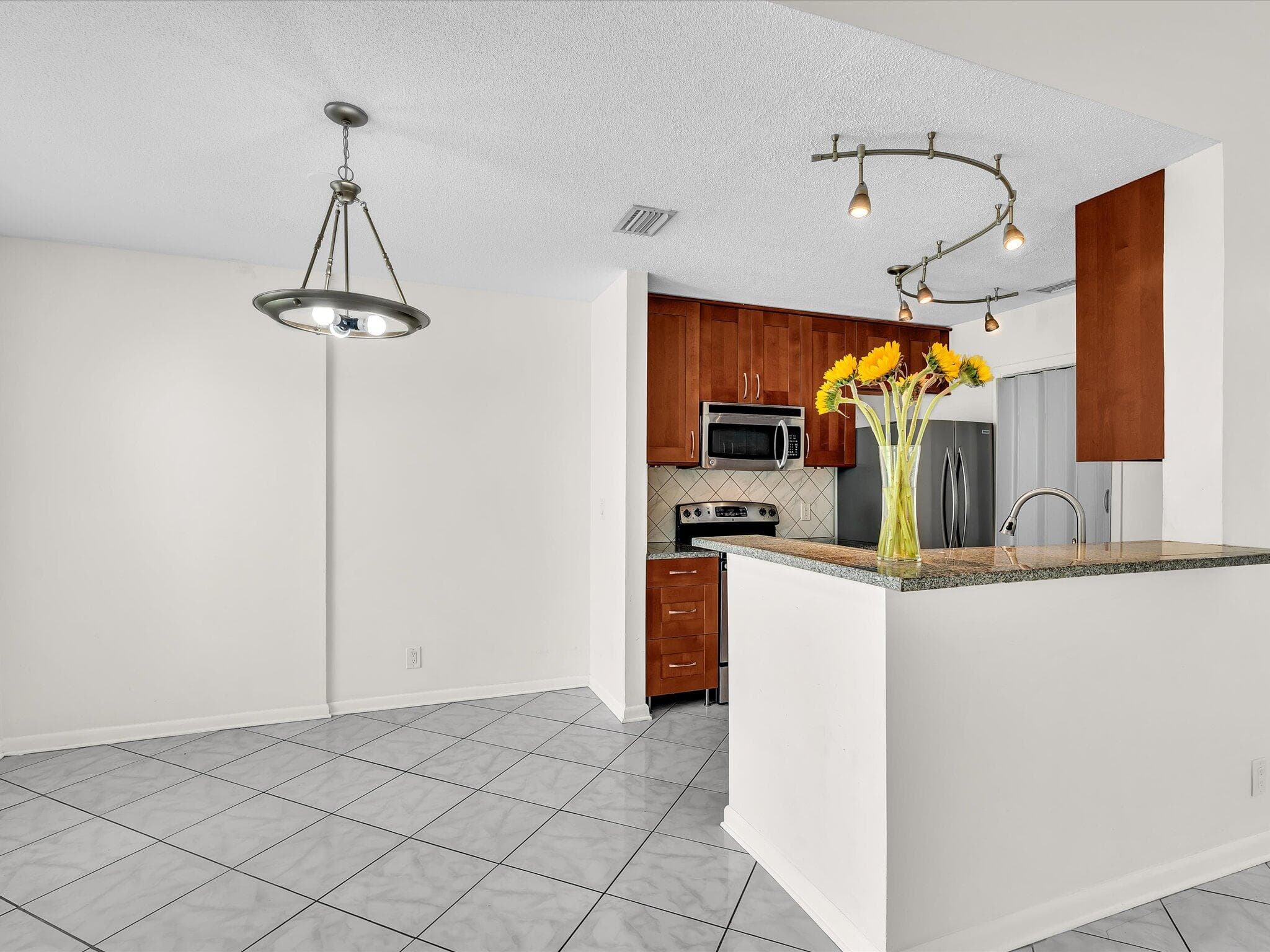 815 W Boynton Beach Boulevard 16-205, Boynton Beach, FL 33426 — photo 13 of 58