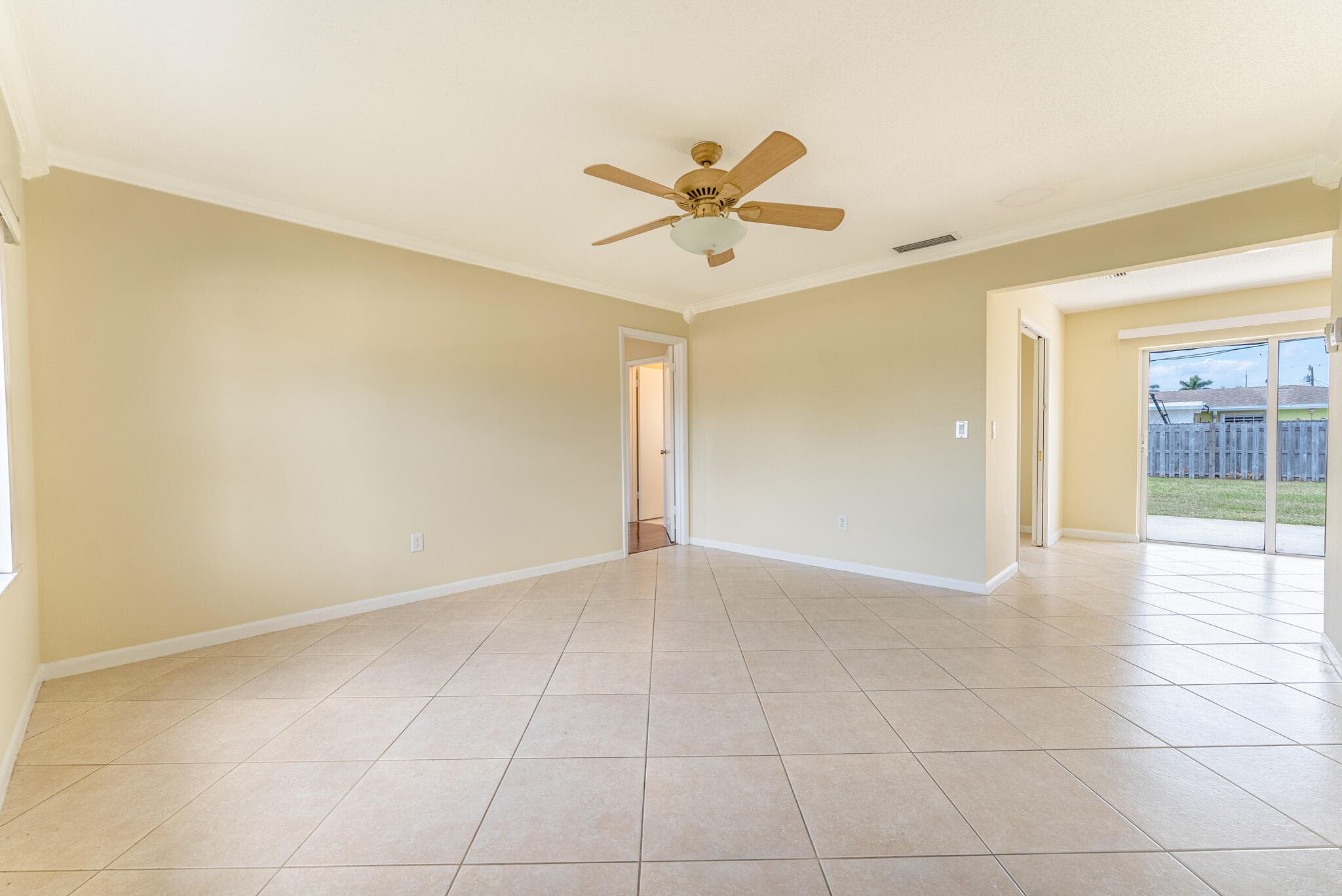 425 Palo Alto Drive, Palm Springs, FL 33461 — photo 7 of 31