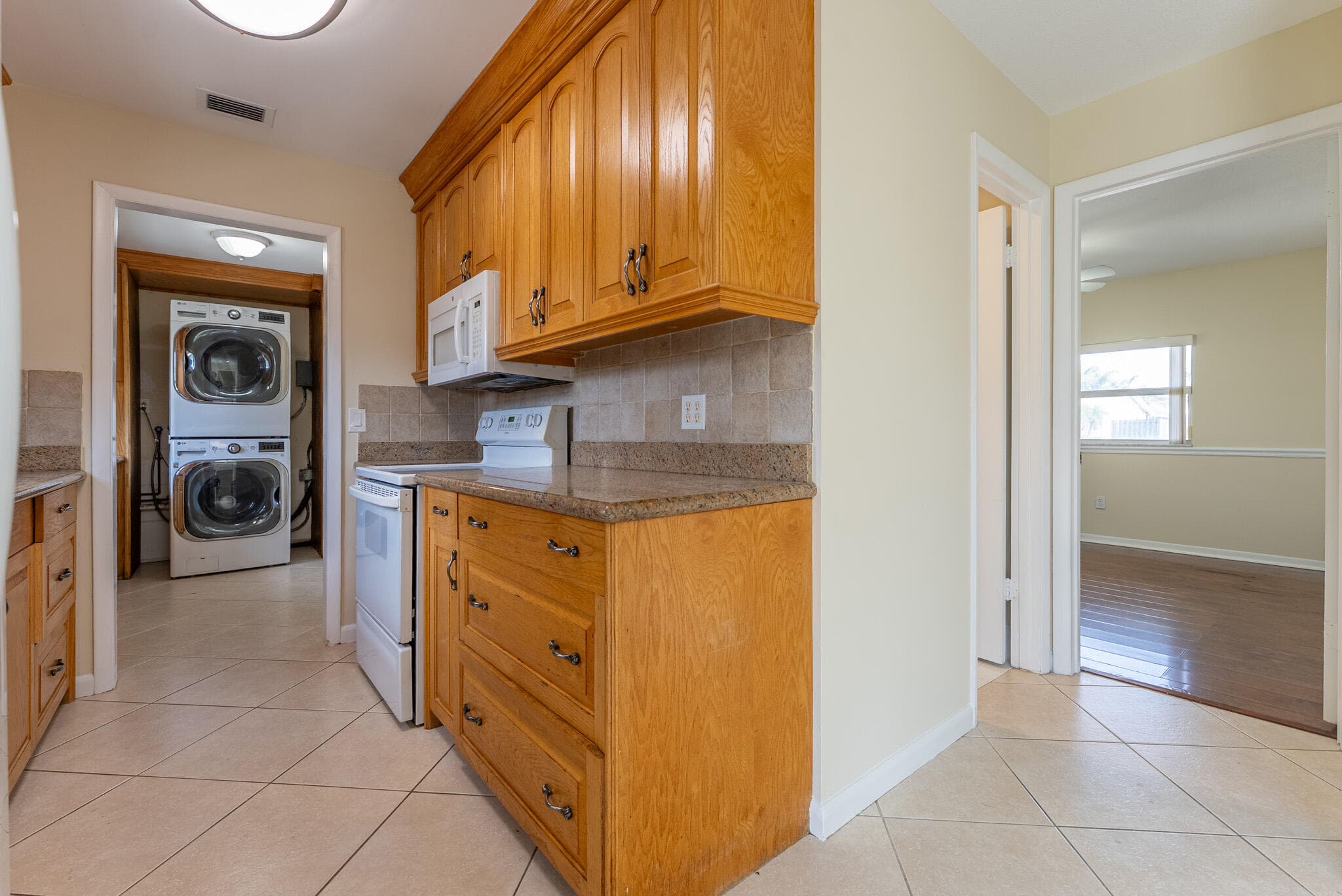 425 Palo Alto Drive, Palm Springs, FL 33461 — photo 11 of 31