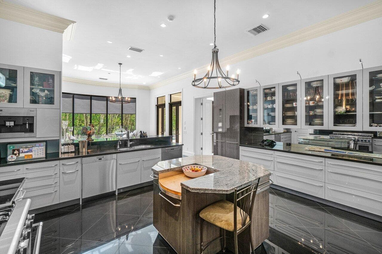 7172 Valencia Drive, Boca Raton, FL 33433 — photo 11 of 51