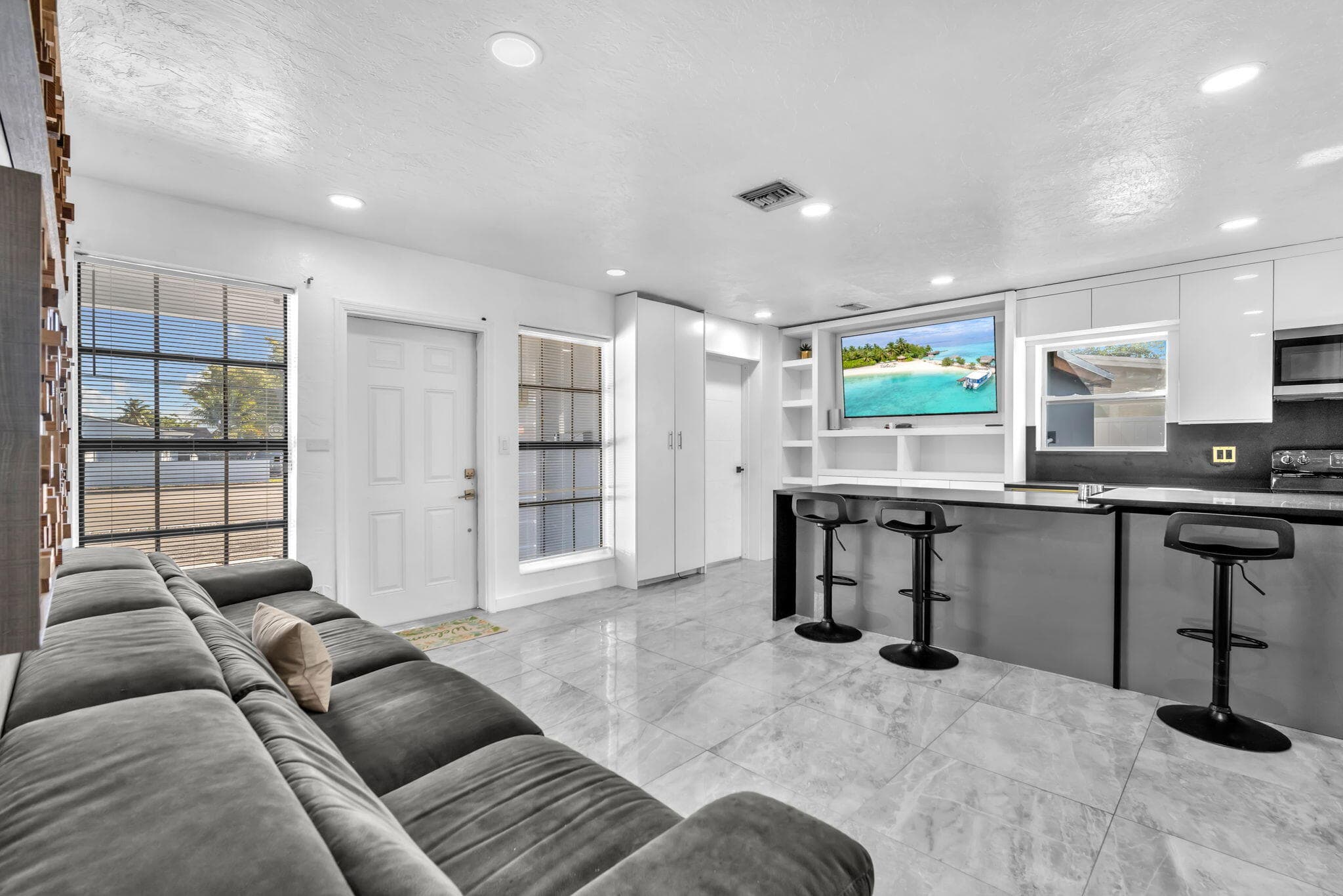 7151 Taft Street, Hollywood, FL 33024 — photo 9 of 32