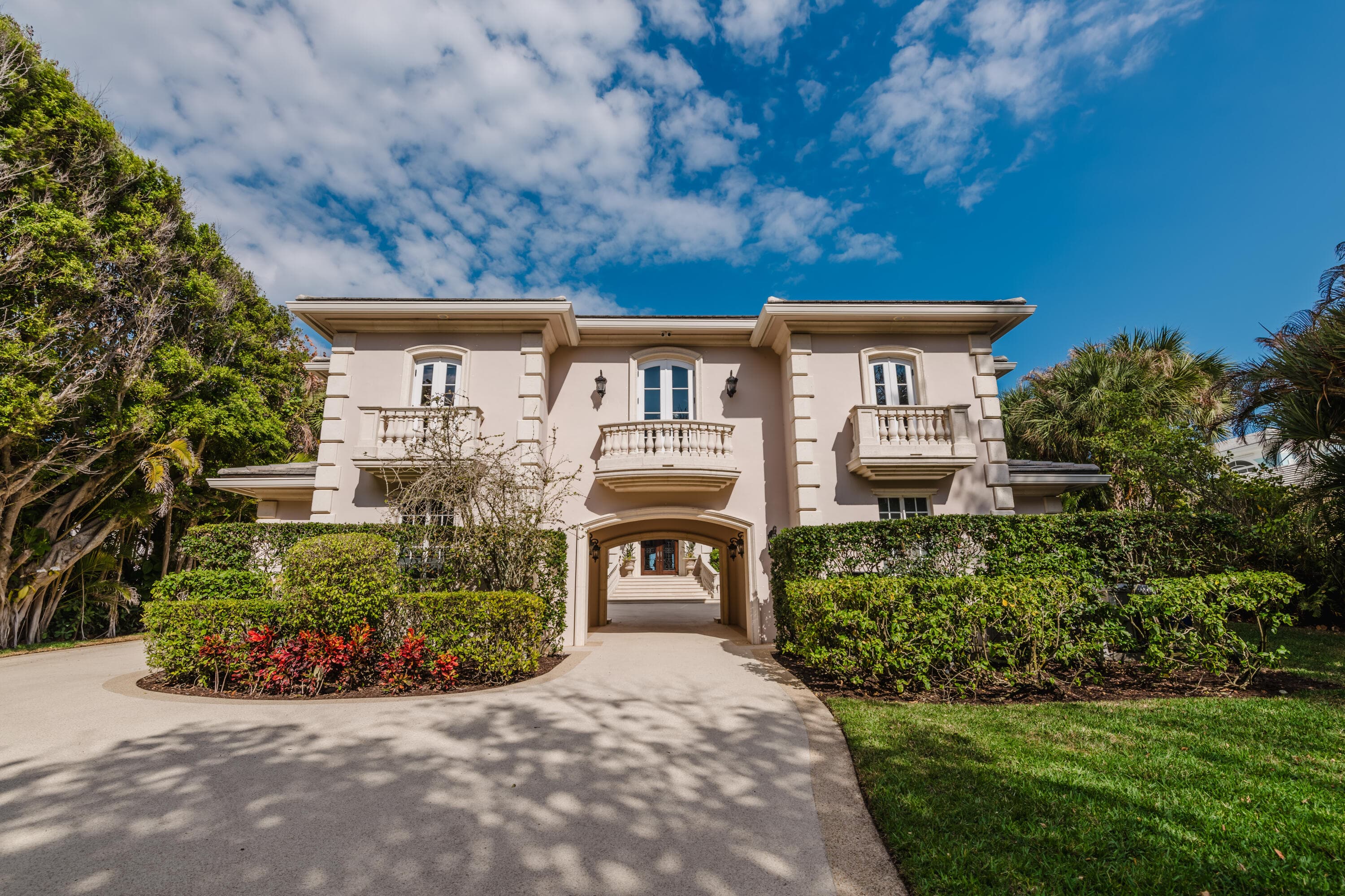 19 N Beach Road, Jupiter Island, FL 33455 — photo 5 of 80