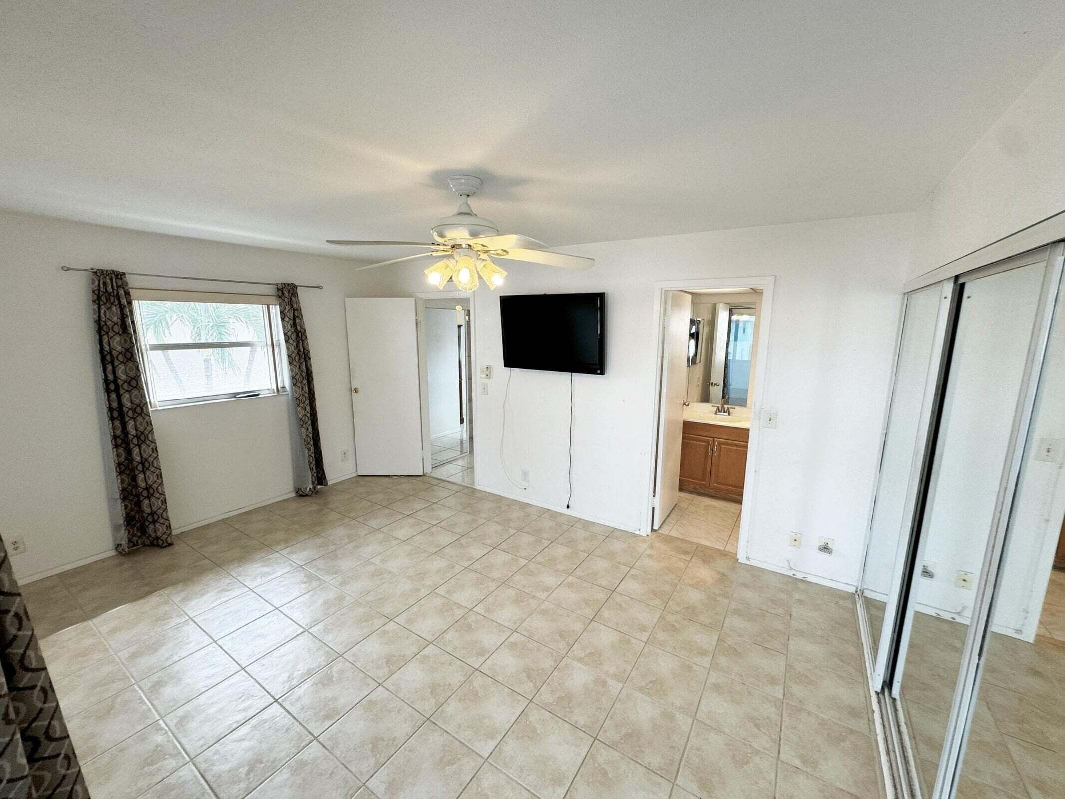 379 Saxony H, Delray Beach, FL 33446 — photo 9 of 33
