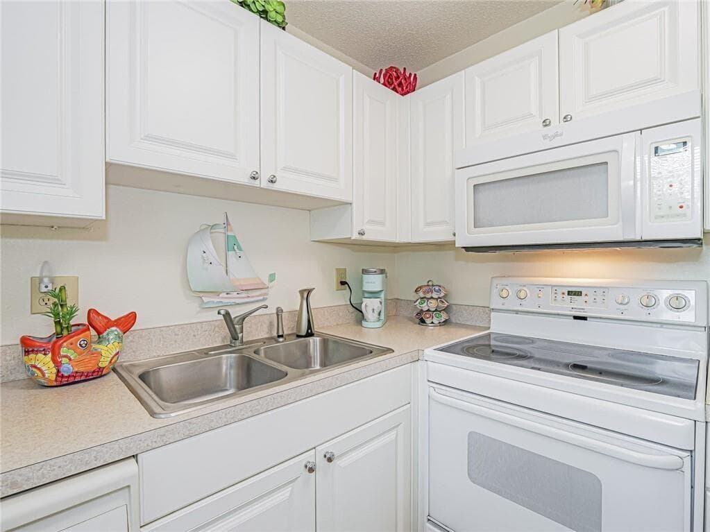 12 Vista Palm Lane 103, Vero Beach, FL 32962 — photo 6 of 35