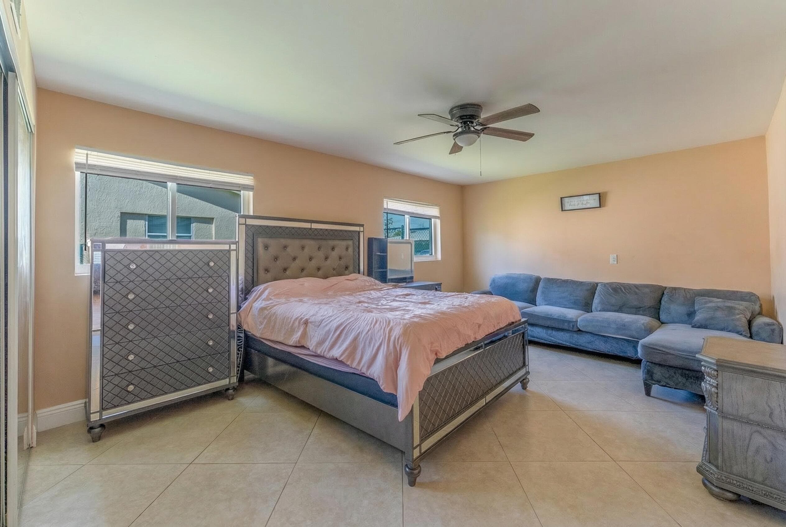 137 W 34th Street, Riviera Beach, FL 33404 — photo 8 of 26