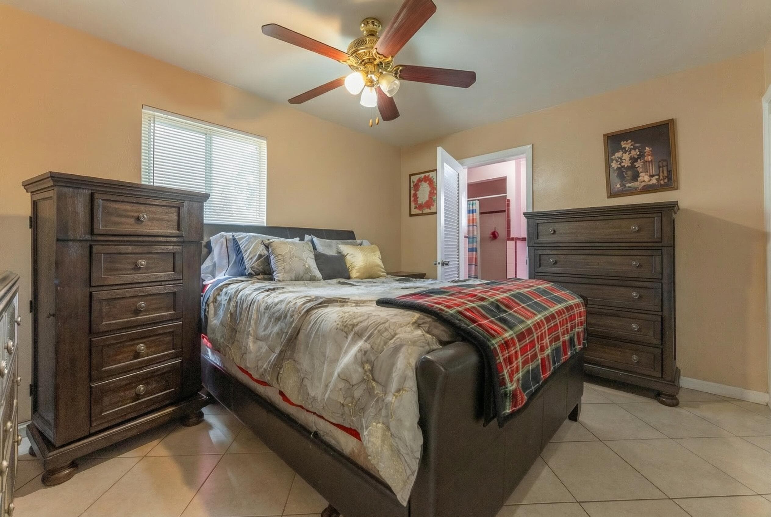 137 W 34th Street, Riviera Beach, FL 33404 — photo 11 of 26