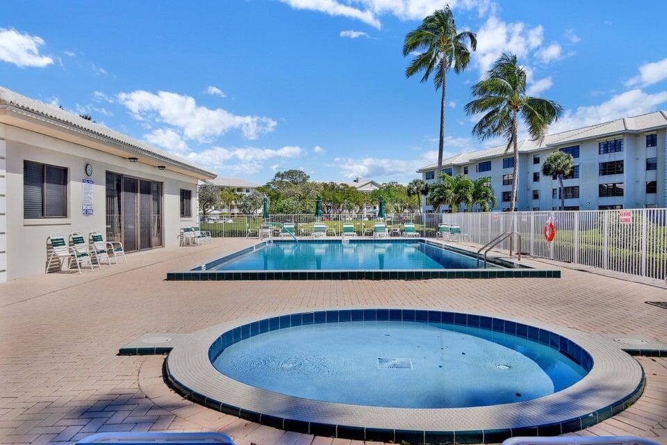 6181 Balboa Circle 301, Boca Raton, FL 33433 — photo 2 of 4