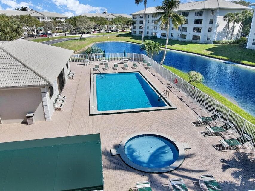 6181 Balboa Circle 301, Boca Raton, FL 33433 — photo 3 of 4