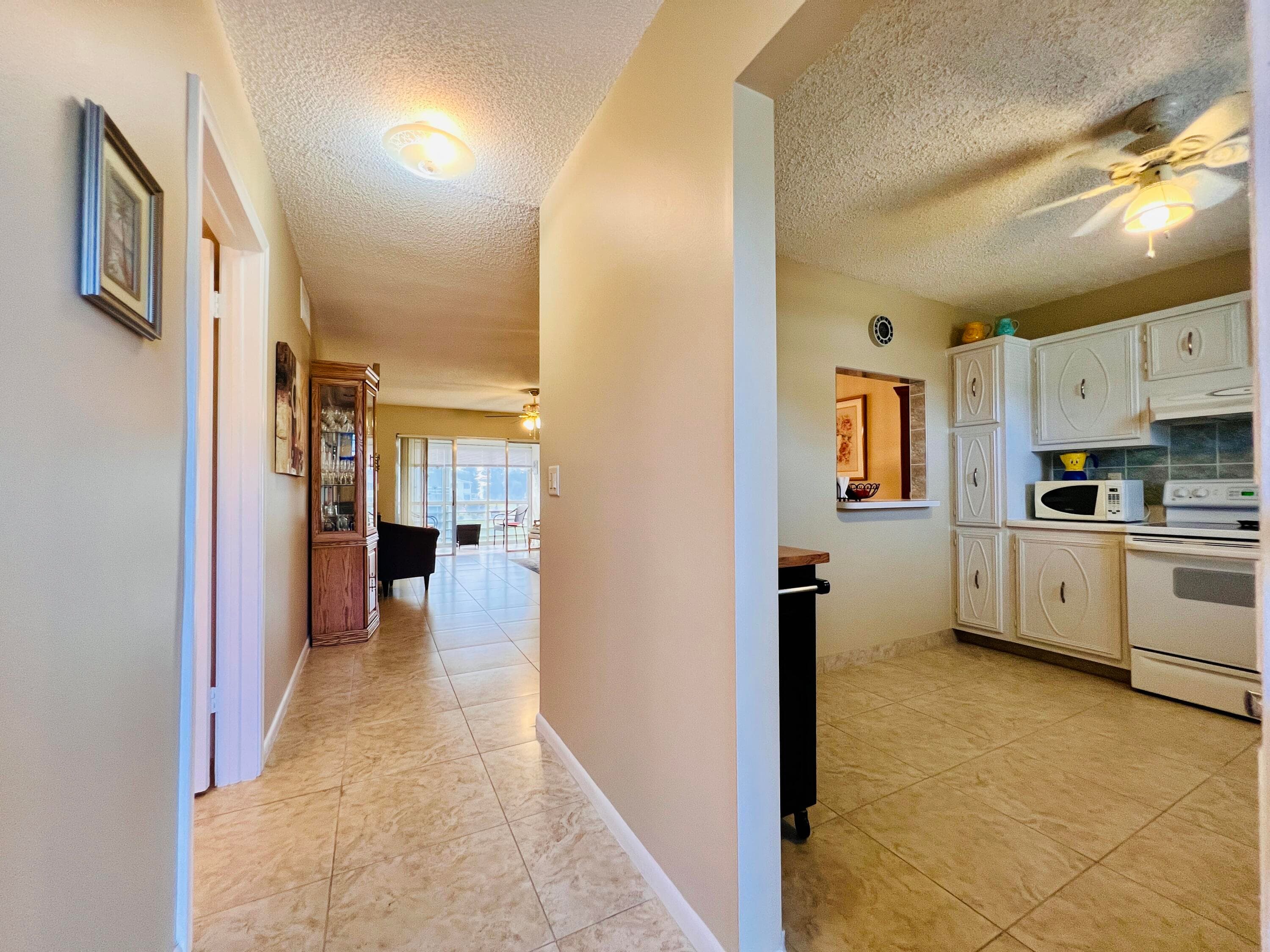 203 Oxford 500, West Palm Beach, FL 33417 — photo 2 of 19