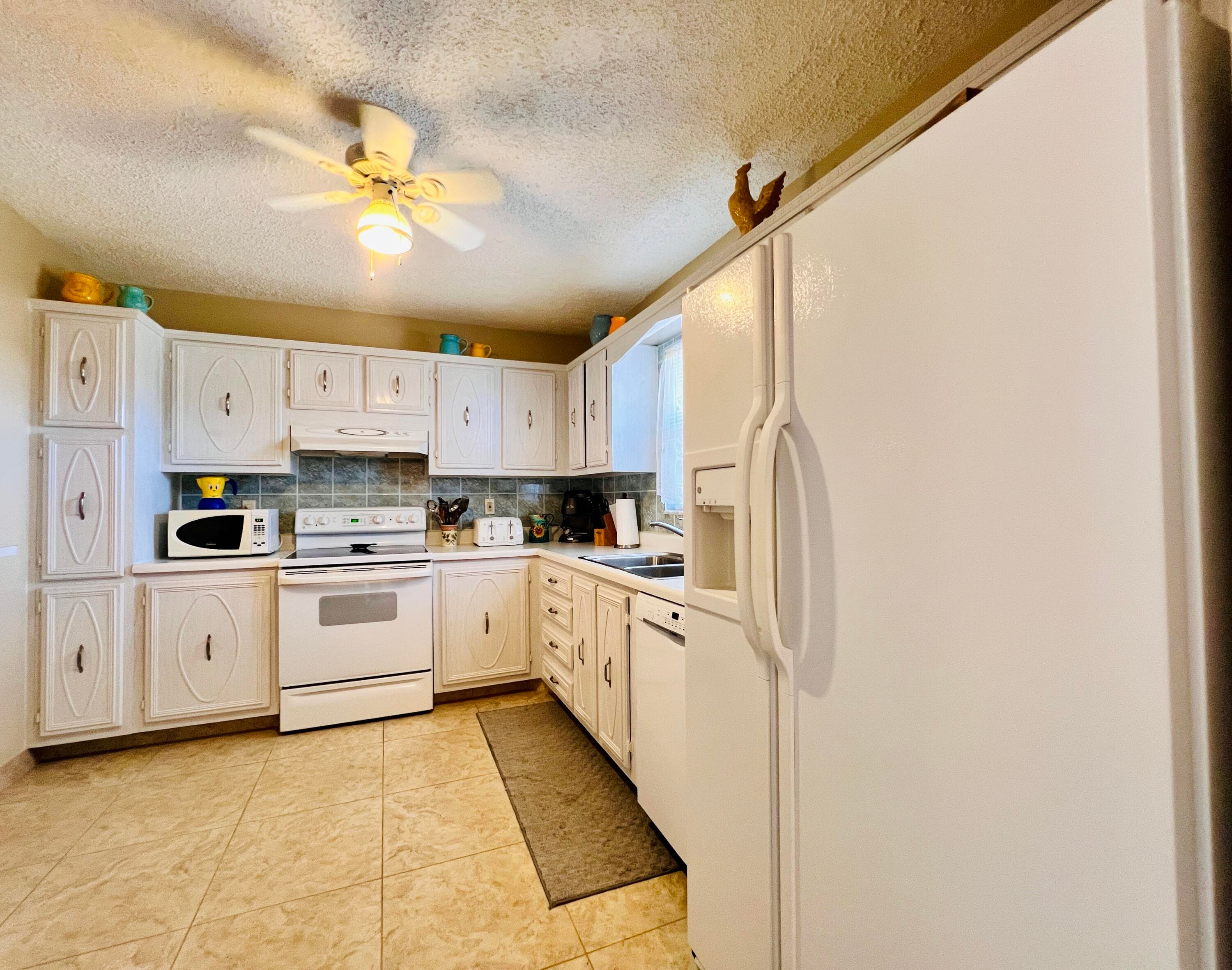 203 Oxford 500, West Palm Beach, FL 33417 — photo 3 of 19