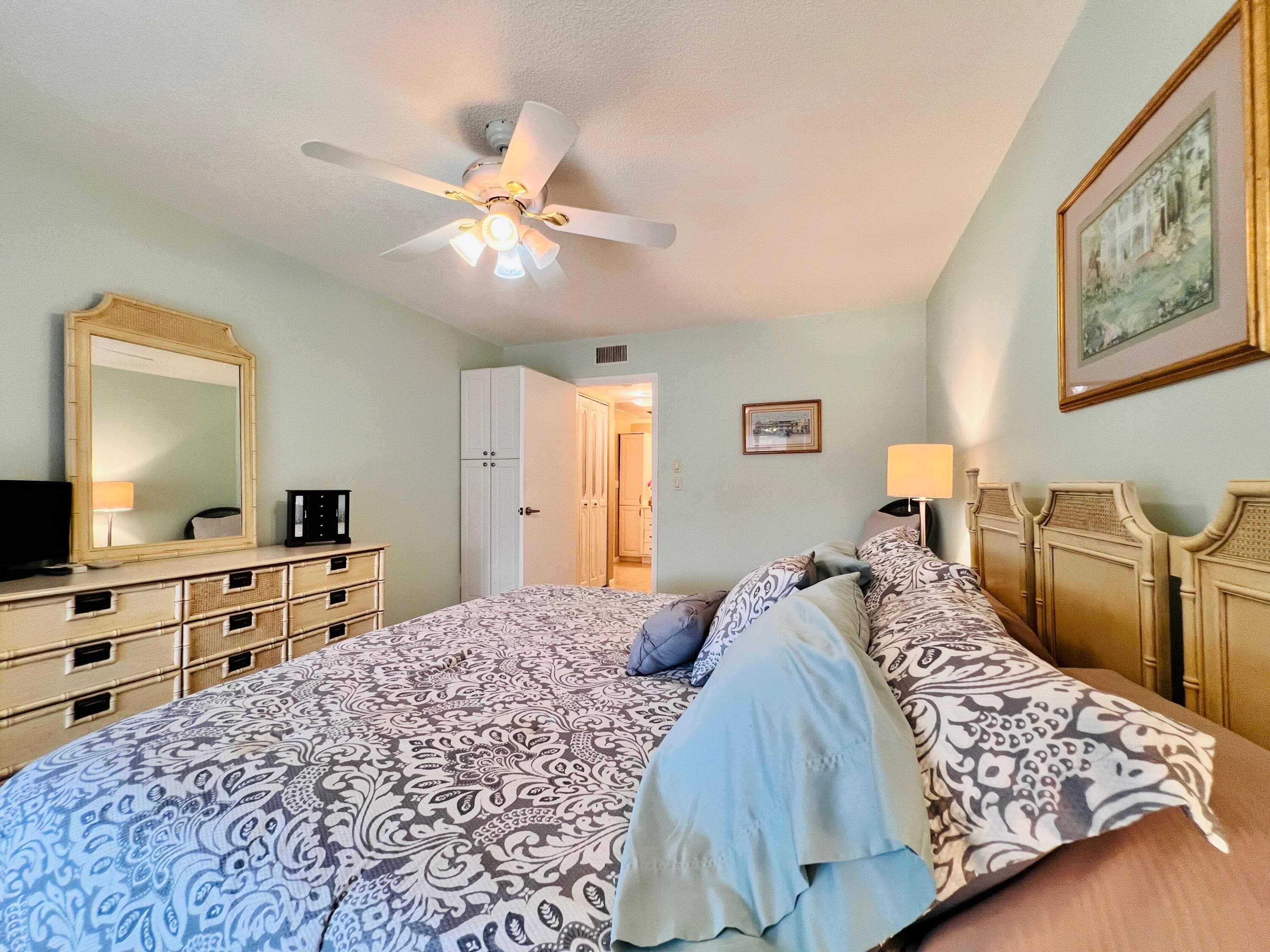 203 Oxford 500, West Palm Beach, FL 33417 — photo 9 of 19