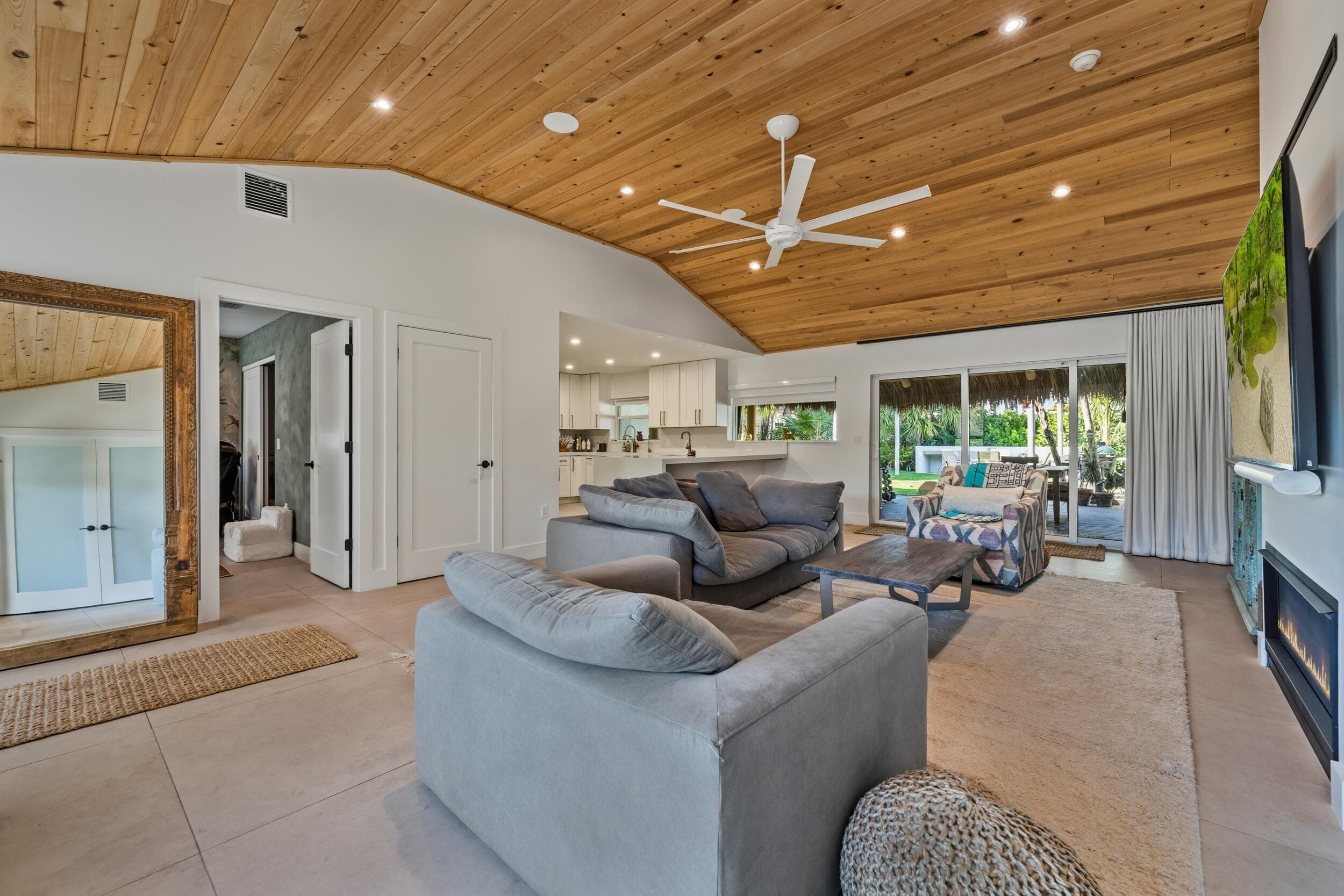 125 Cascade Lane, Palm Beach Shores, FL 33404 — photo 4 of 29