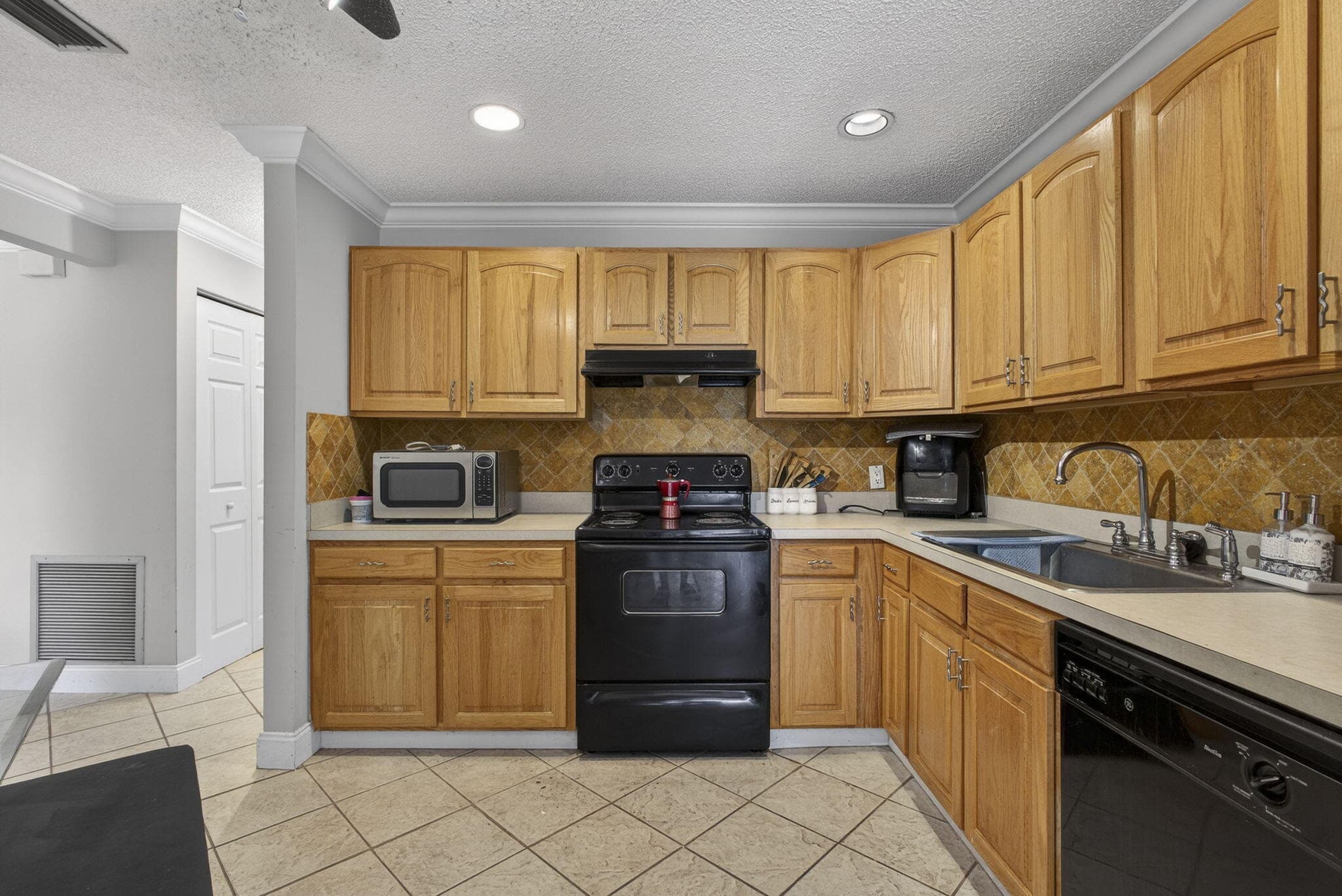 9 Lexington Lane E F, Palm Beach Gardens, FL 33418 — photo 23 of 27