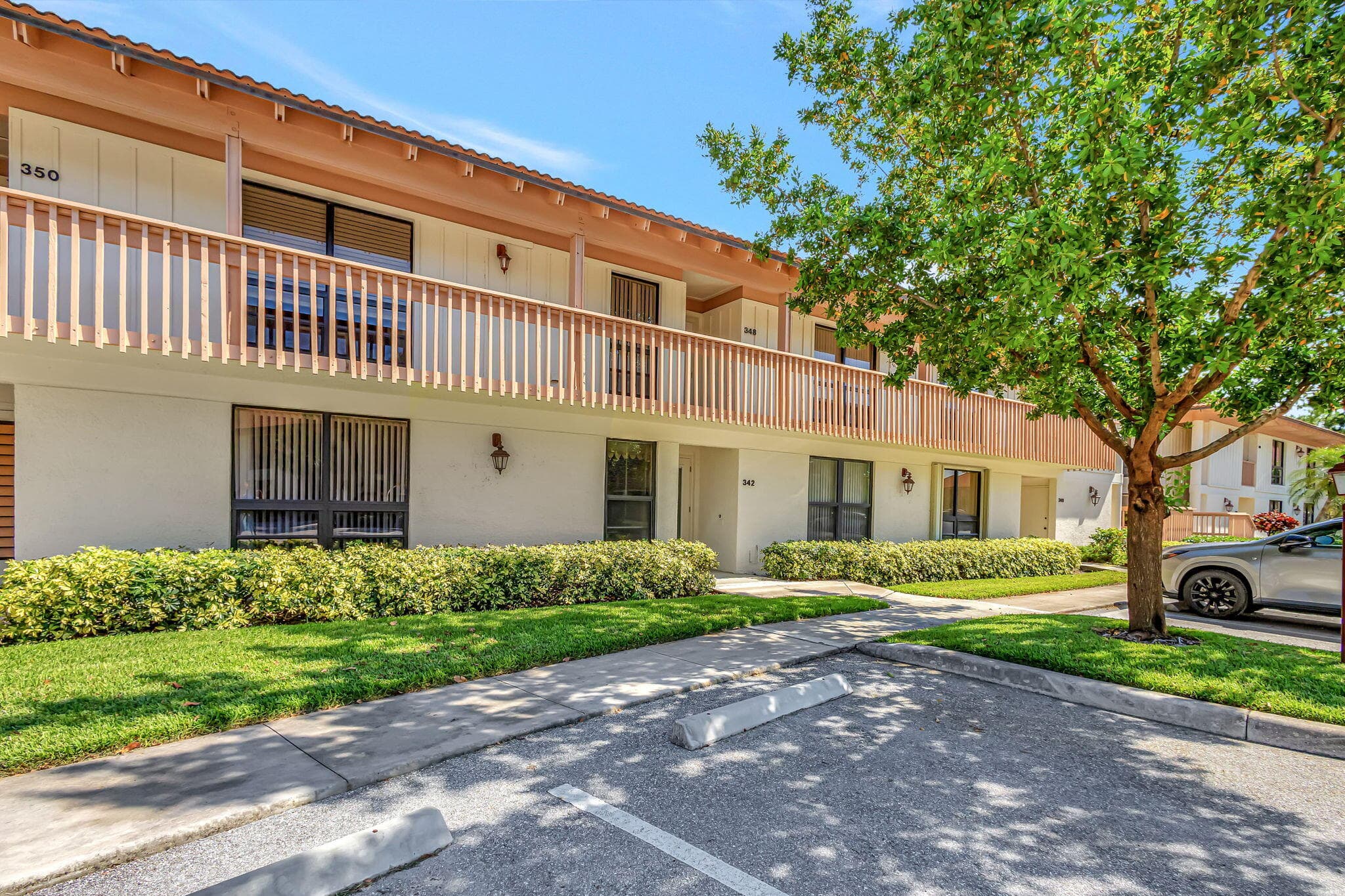 348 Brackenwood Circle, Palm Beach Gardens, FL 33418 — photo 1 of 75