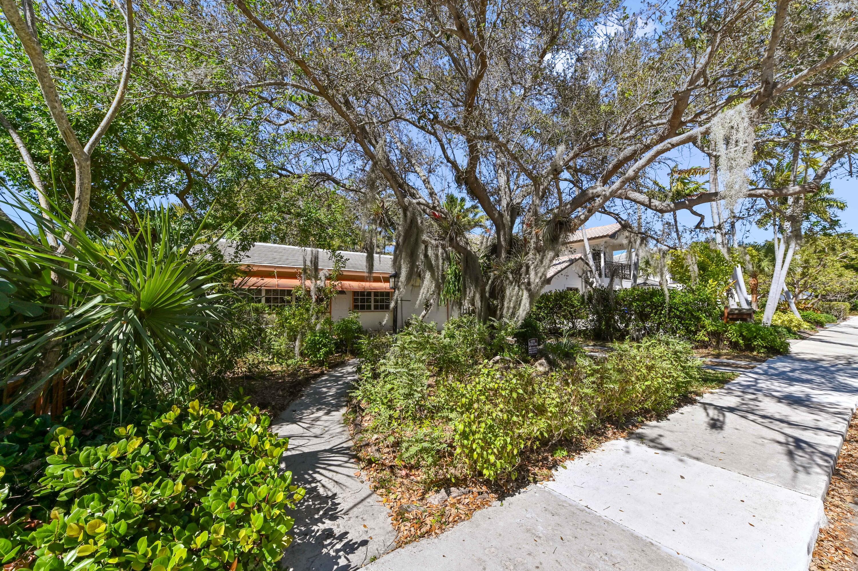 411 N Lakeside Drive, Lake Worth Beach, FL 33460 — photo 23 of 25